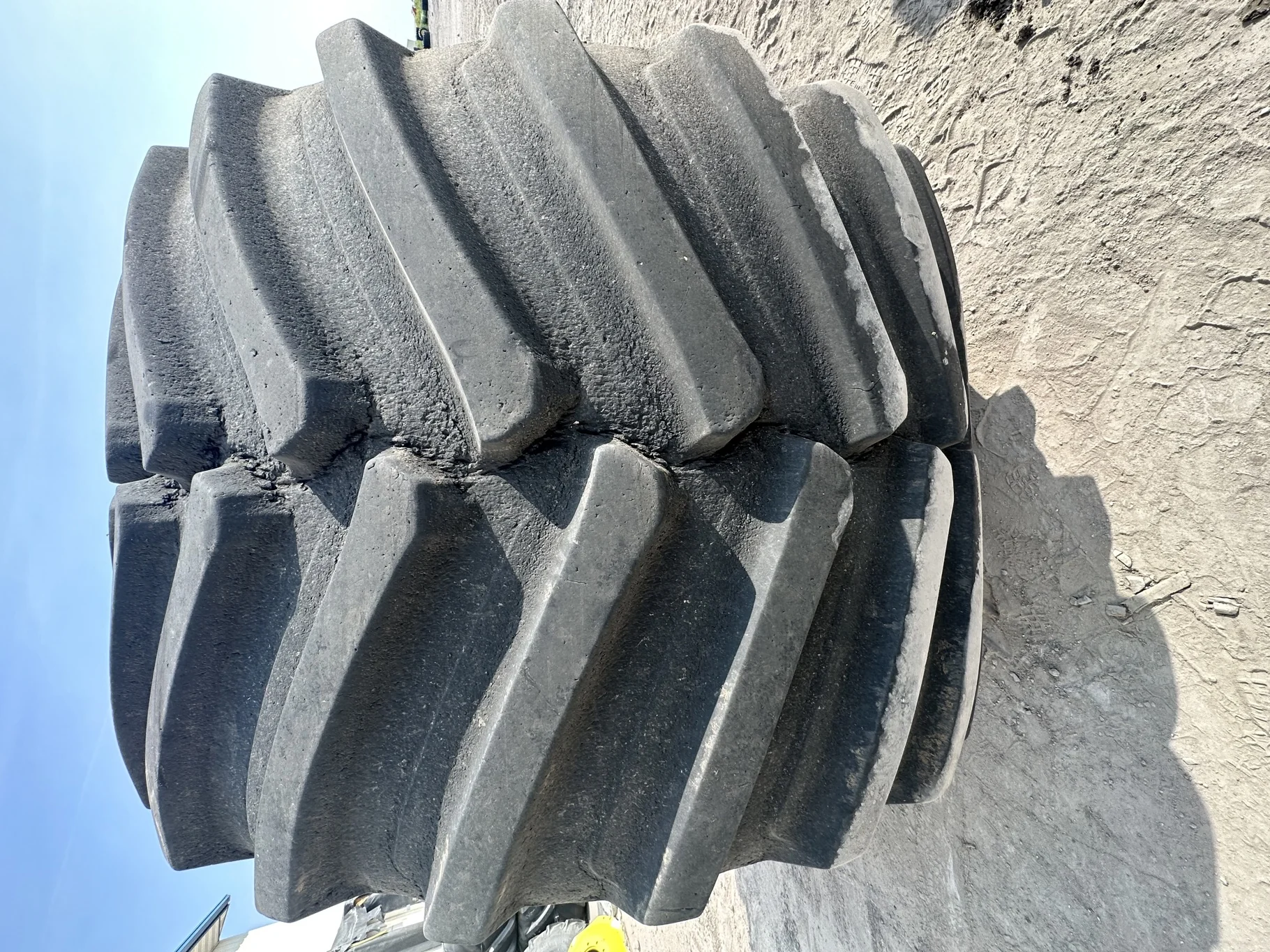 Used 75% IF1250/50R32 CFO Firestone Radial Deep Tread 23 R-1W 195B TL on 44 X 32 JD 20 Bolt 3 Piece image 3