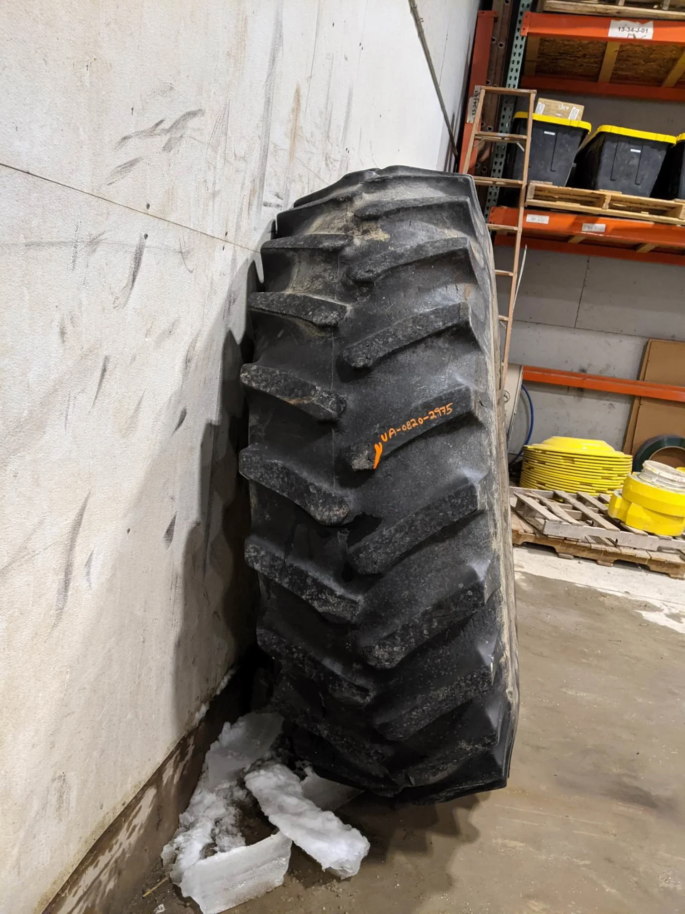 Used 45% 20.8-38 Firestone Radial Deep Tread 23 (155B) R-1W on a 18 x 38 Case Silver 20 Bolt Dolly D image 3