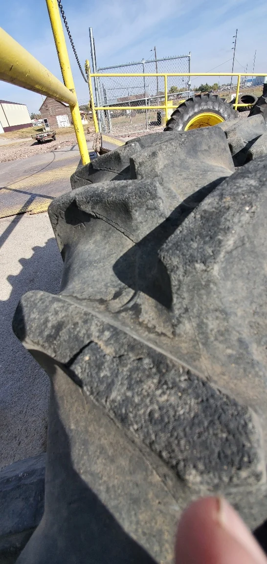 Used 65% 230/95R48 BKT Agrimax RT955 (136A8/B) R-1 on a 8 x 48 JD Yellow Rim (8-10-8), Faded r image 3