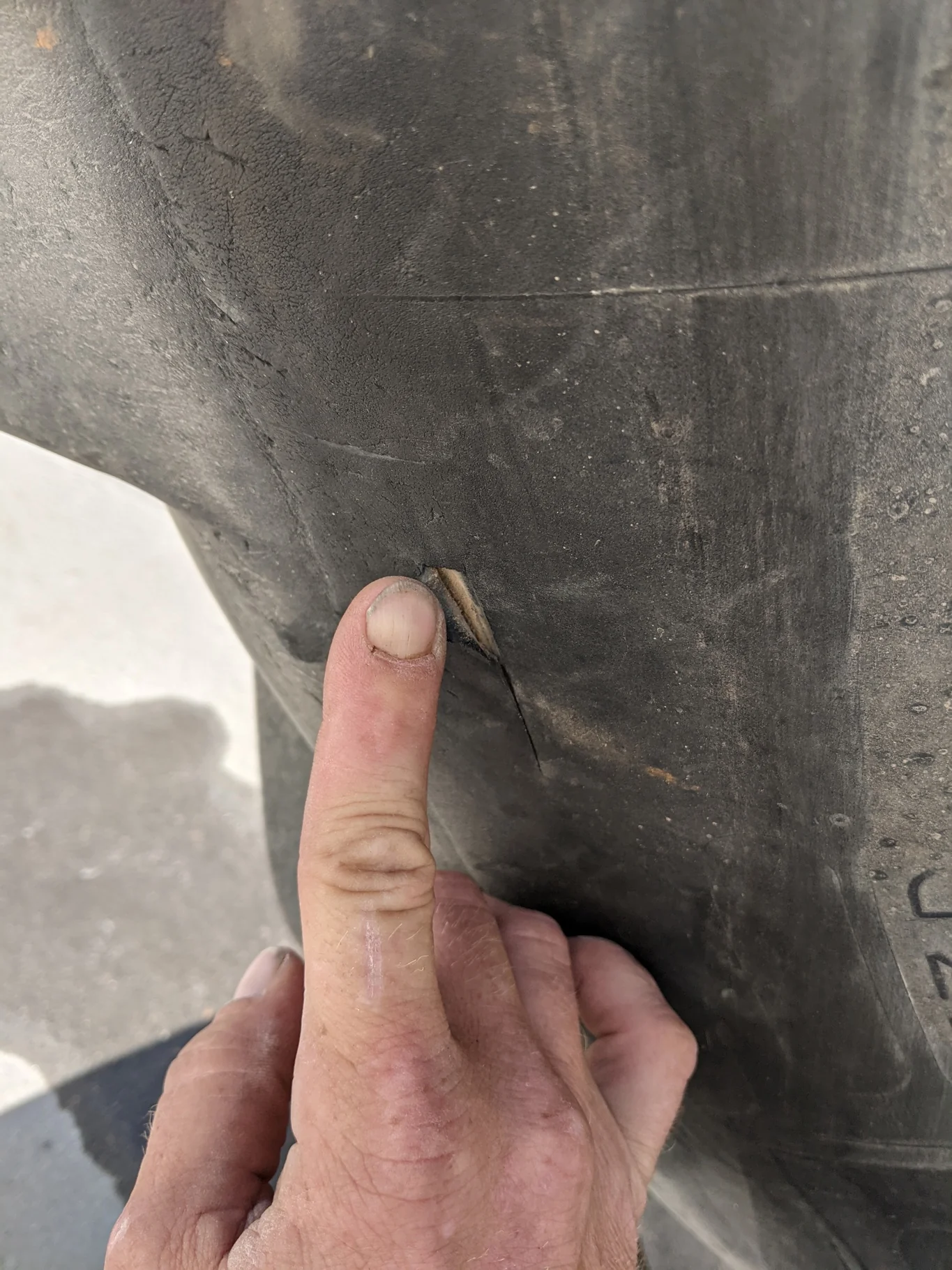 Used 85% 650/65R38 Michelin MultiBib R-1W (157D) TL on a 18 x 38 JD Yellow 12 Bolt (.905) Spray image 5