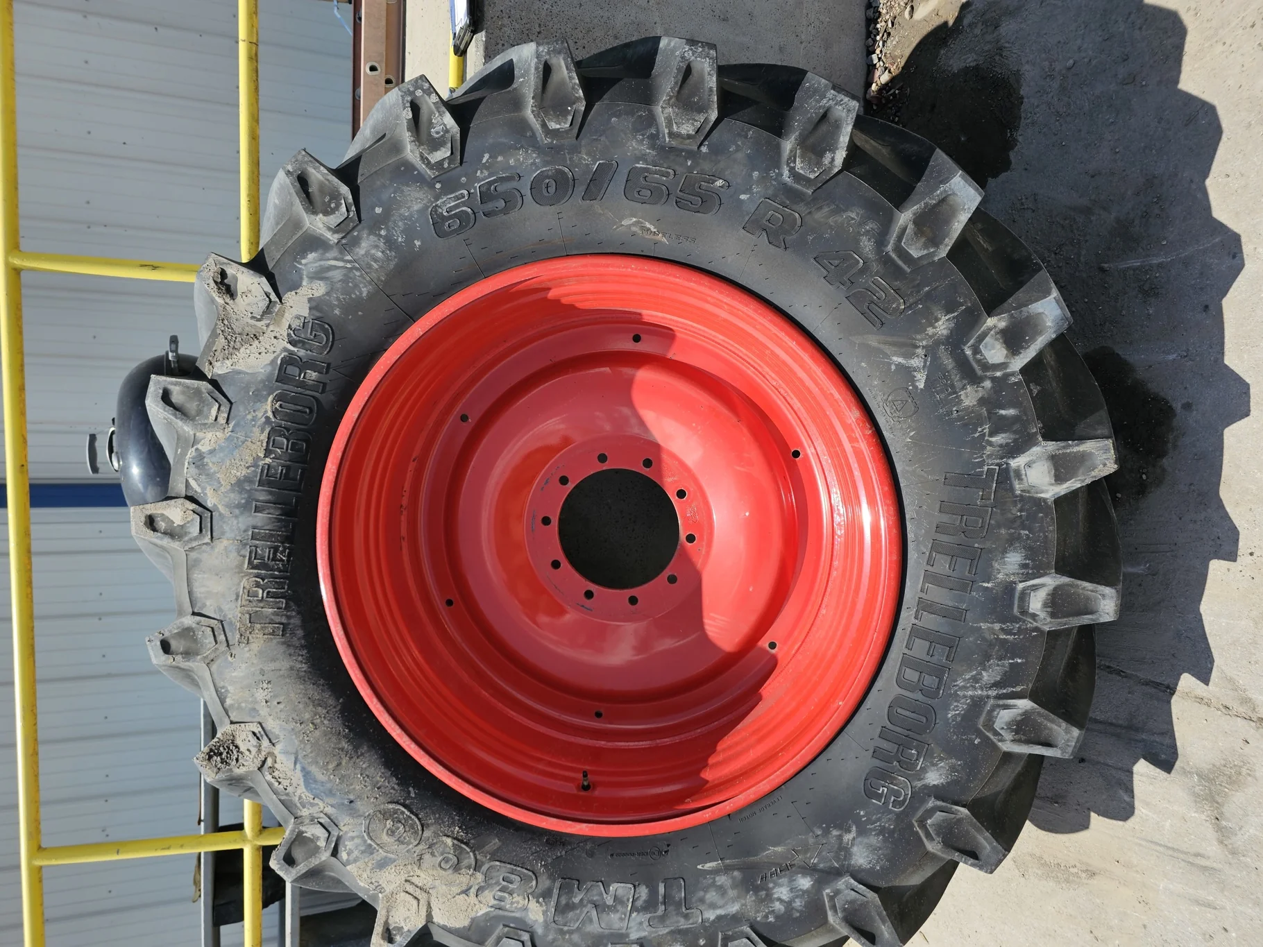 Used 90% 650/65R42 Trelleborg TM800 High Speed R-1W (158D) TL on a 20 x 42 Fendt Red 10 Bolt (.937) image 2