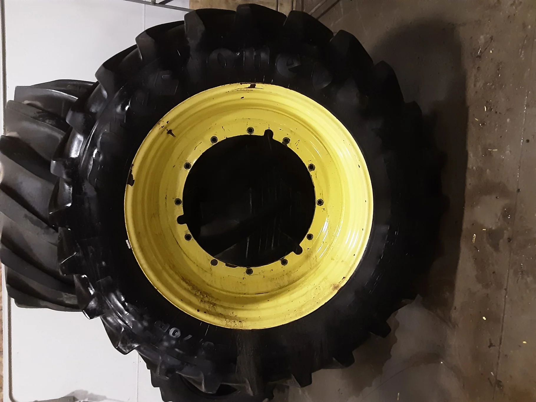 Used 70% VF620/70R46 Firestone Maxi Traction R-1W (179D) TL on a 20 x 46 John Deere Yellow 12 Bolt S