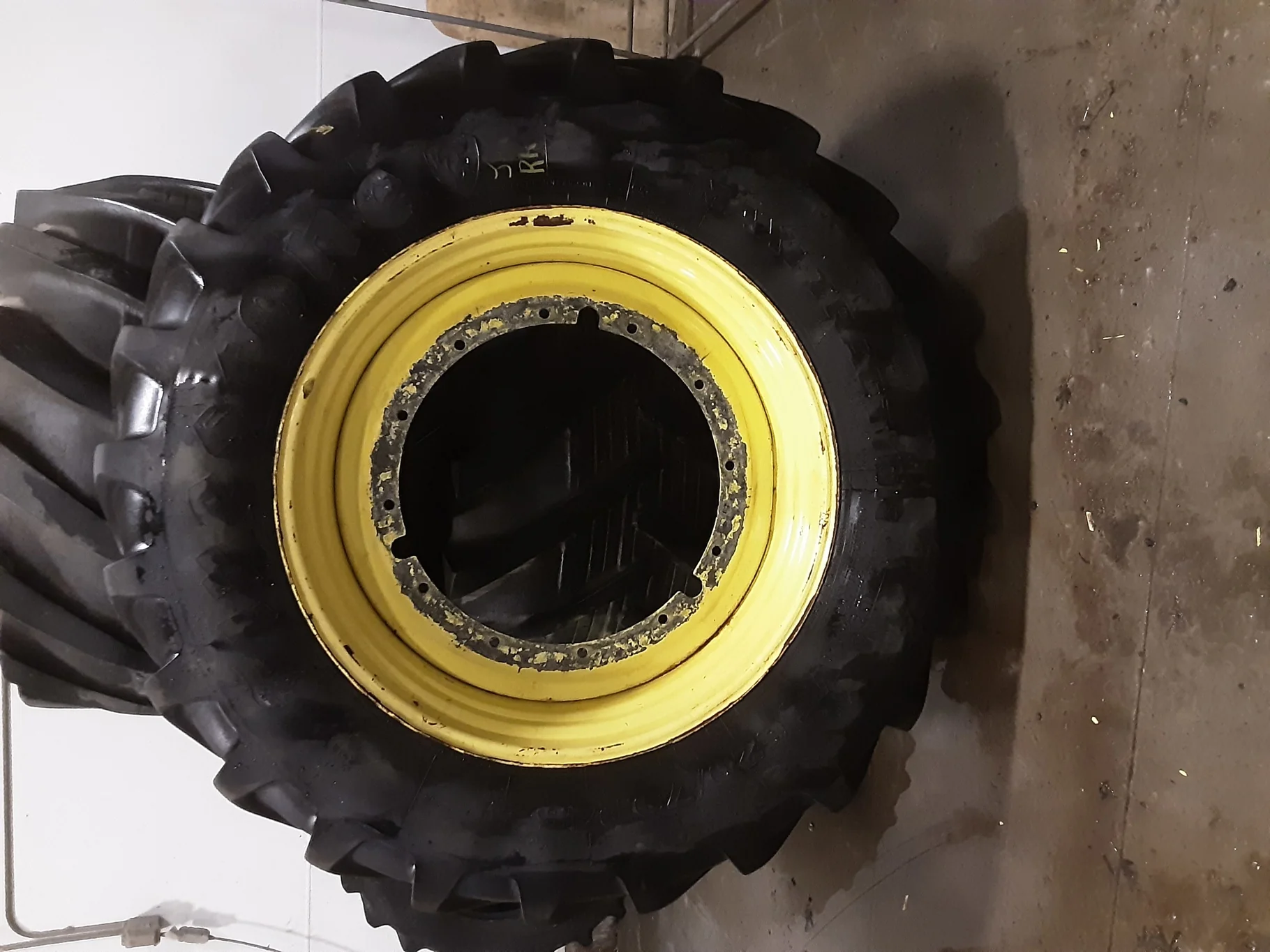 Used 70% VF620/70R46 Firestone Maxi Traction R-1W (179D) TL on a 20 x 46 John Deere Yellow 12 Bolt S image 2