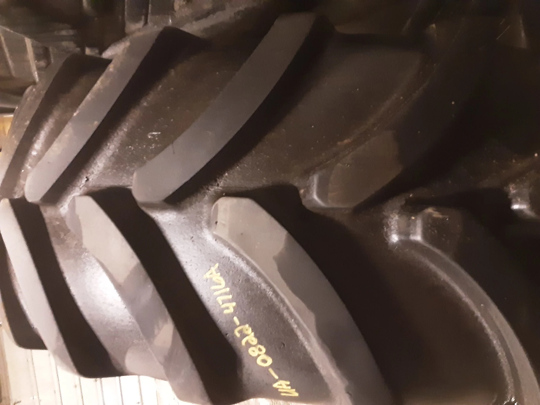 Used 70% VF620/70R46 Firestone Maxi Traction R-1W (179D) TL on a 20 x 46 John Deere Yellow 12 Bolt S image 4