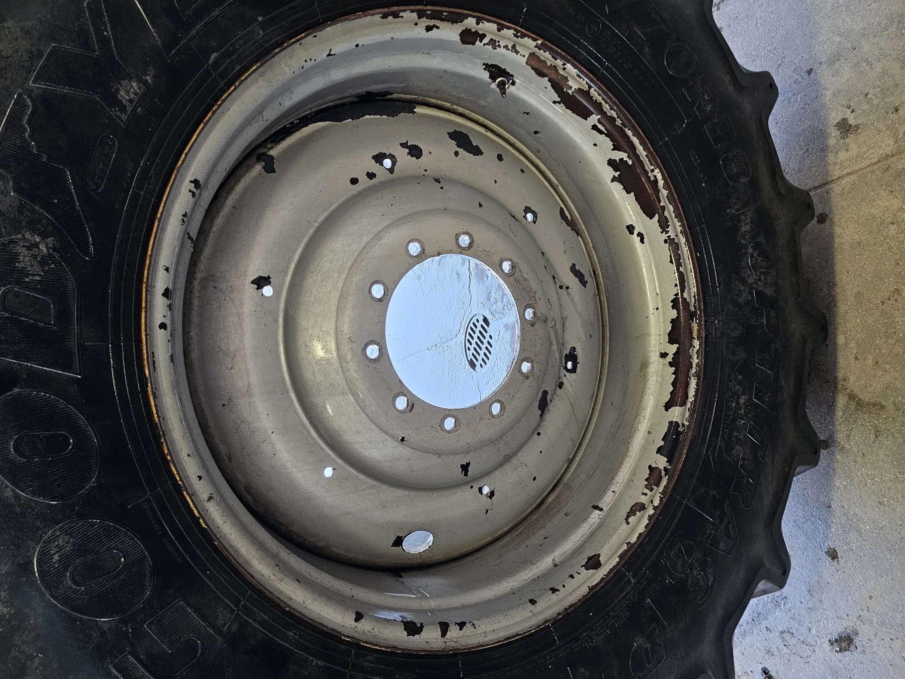 Used 710/70R38 166D Goodyear Optitrac R-1W TL 85% on 23 x 38 (10-13-11) Case Silver Wheel image 2
