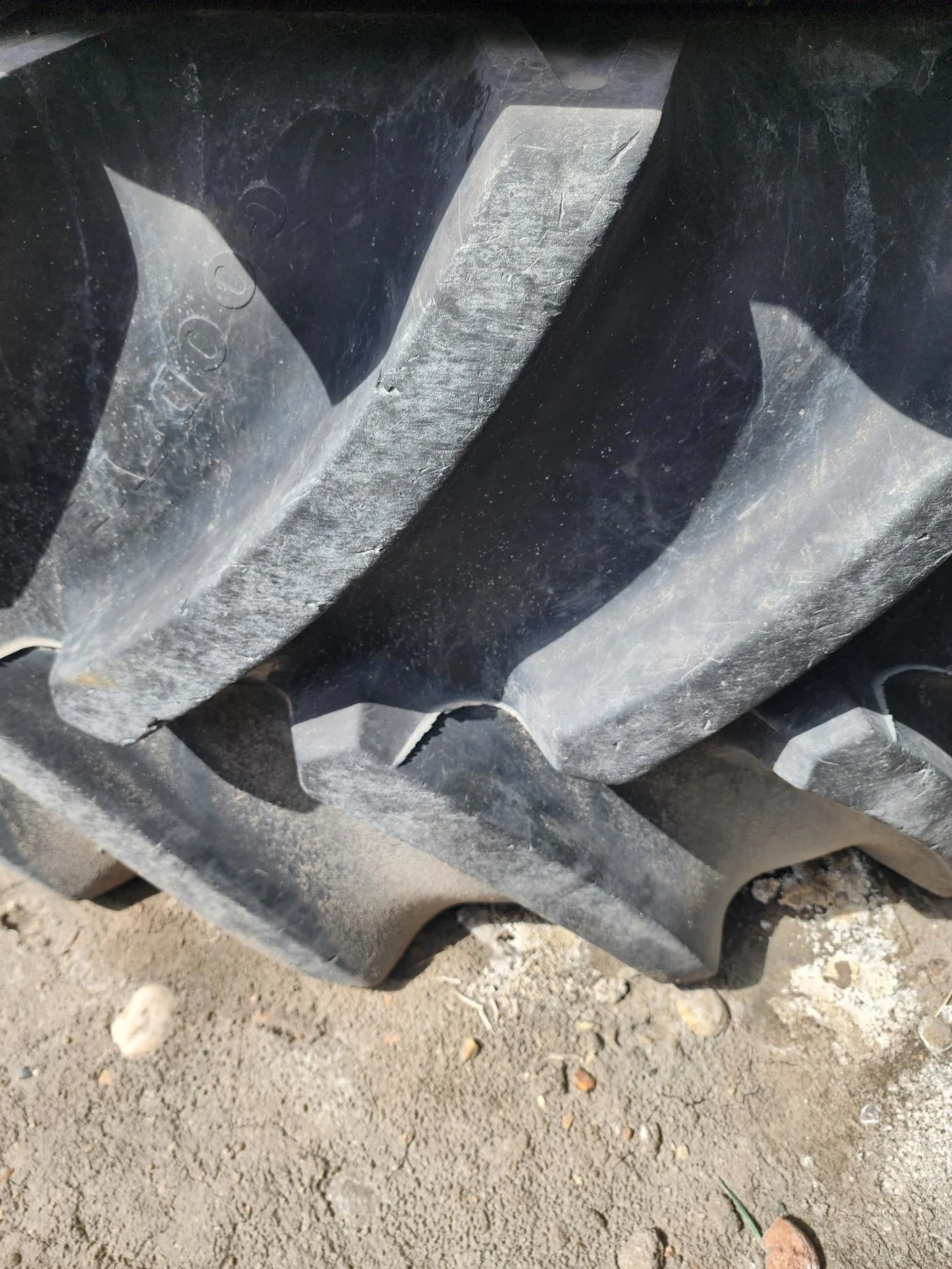 Used 710/70R38 166D Goodyear Optitrac R-1W TL 85% on 23 x 38 (10-13-11) Case Silver Wheel image 4