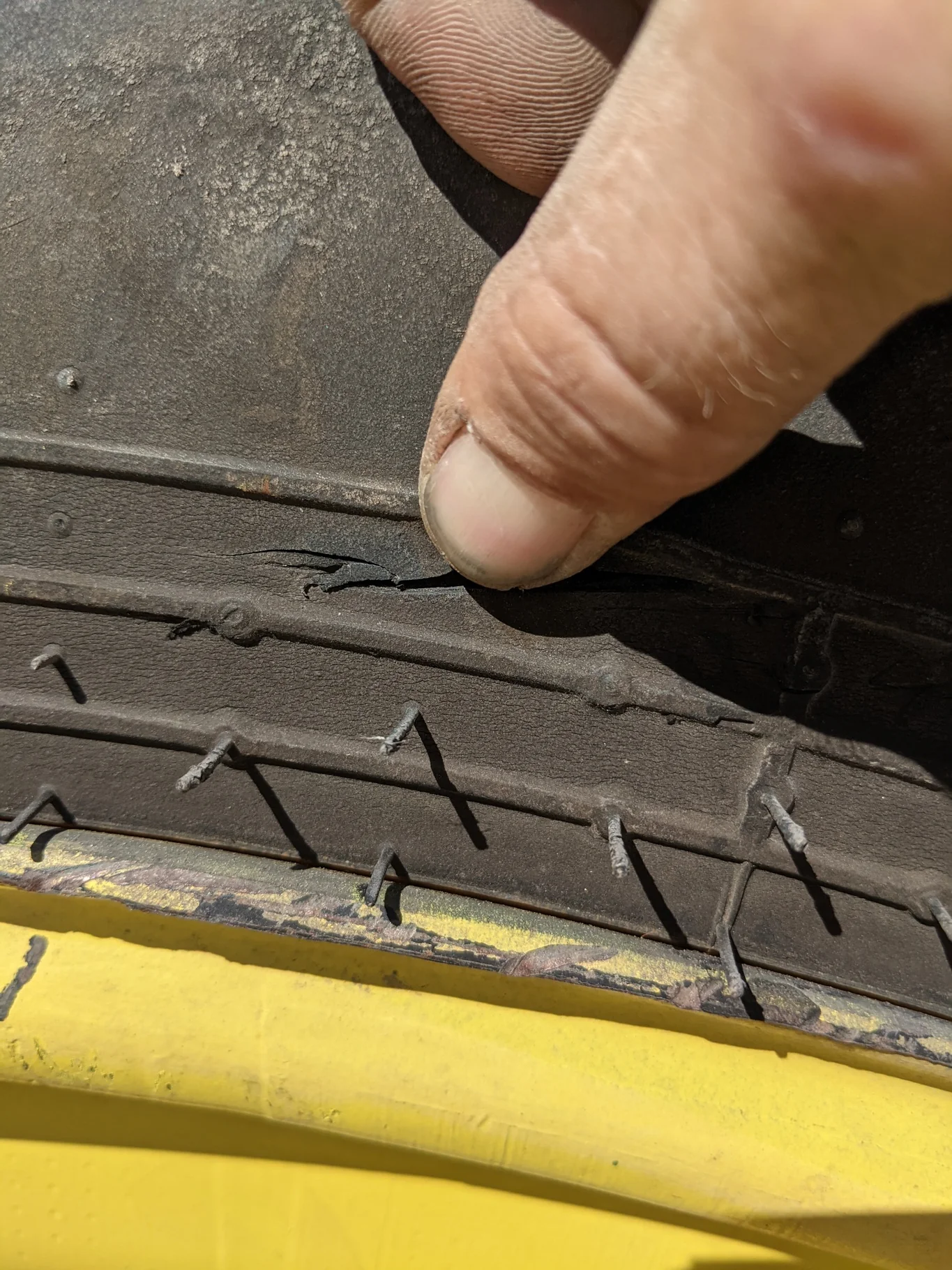 Used 80% 520/85R42 Goodyear Ultra Torque 157D R-1W TL on 42 X 18 JD Yellow 10 Bolt (.906) Inside image 5
