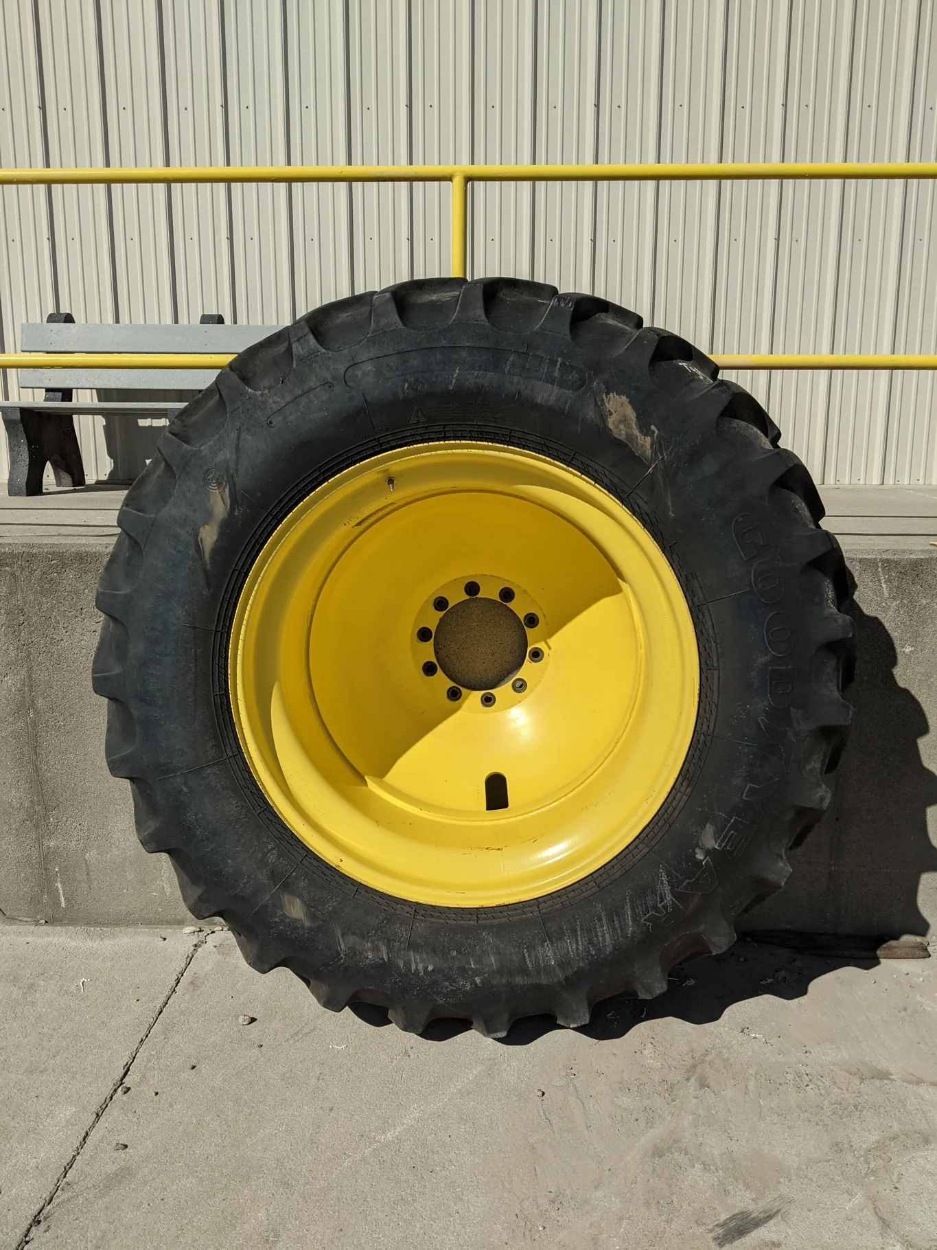 Used 85% 520/85R42 Goodyear Ultra Torque (157D) R-1W TL on a 42 X 18 JD Yellow 10 Bolt (.906) Inside image 2