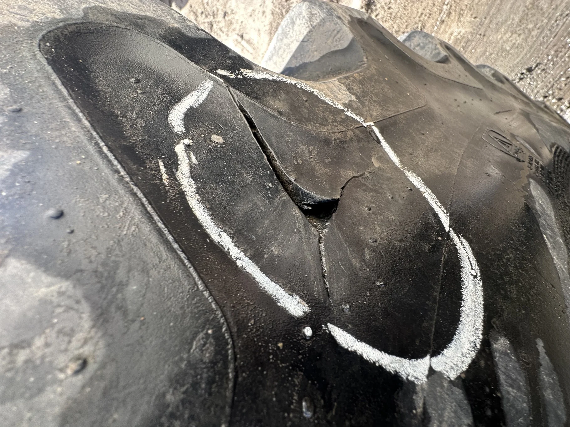 Used 80% LSW 1250/35R46 Goodyear Optitrac R-1W (195D) TL on a 44 x 46 JD Yellow 10 Bolt Combin image 9