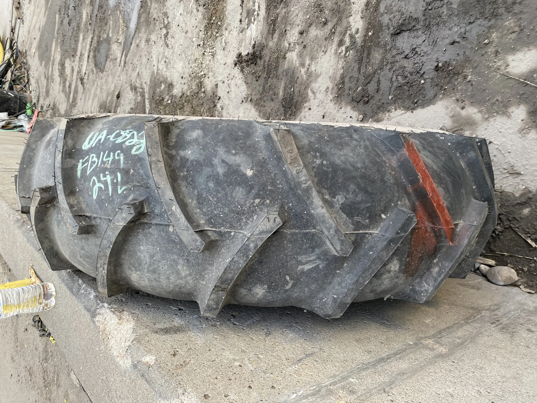Used 90% 14.9-24 R66 Farmboy IR007 Irrigation C(6Ply) TT mounted on 10 x 24 Galvanized 8 Bolt Wheel image 3