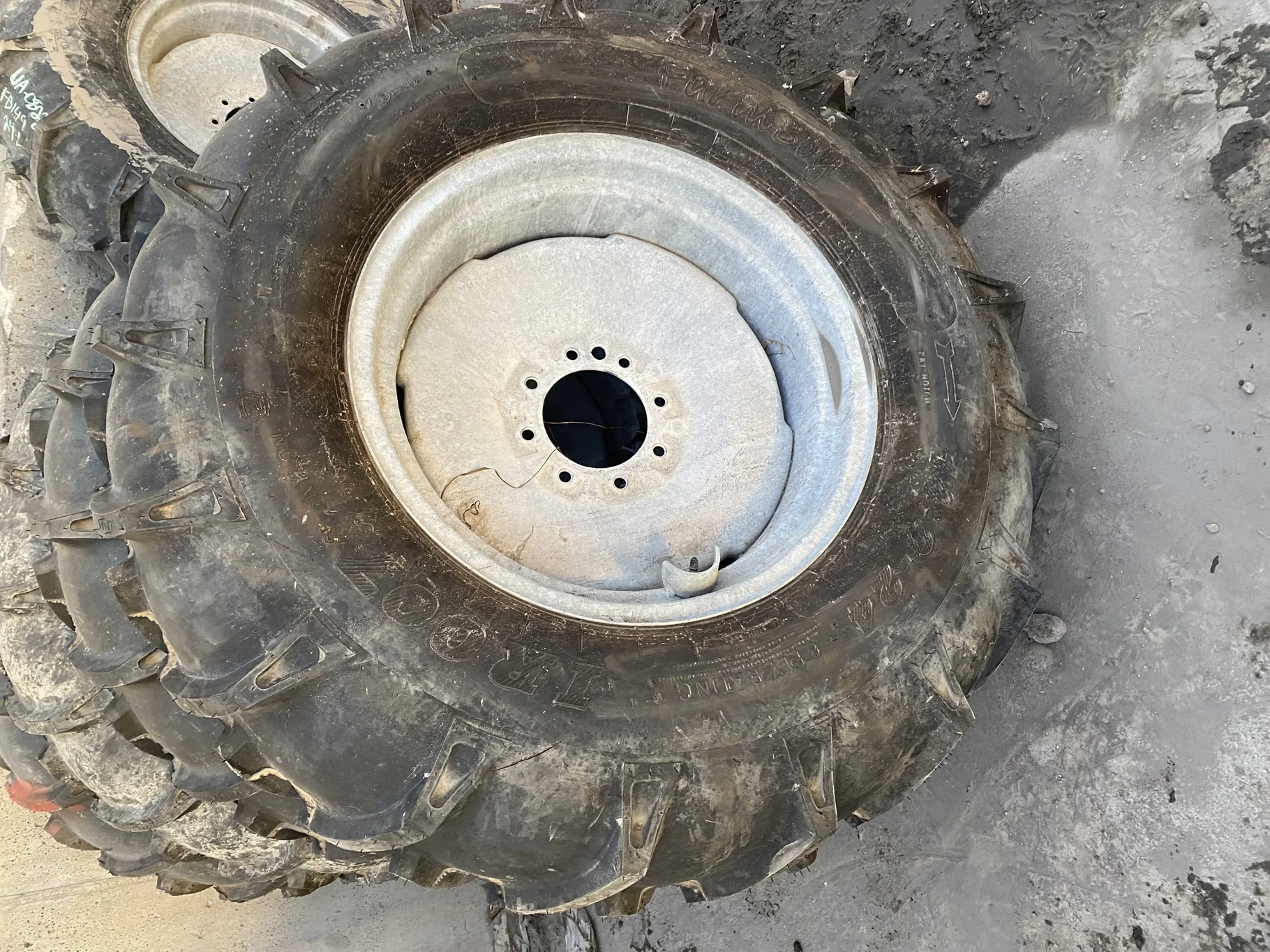 Used 90%14.9-24 R66 Farmboy IR007 Irrigation C(6Ply) TT mounted on 10 x 24 Galvanized 8 Bolt Wheel -