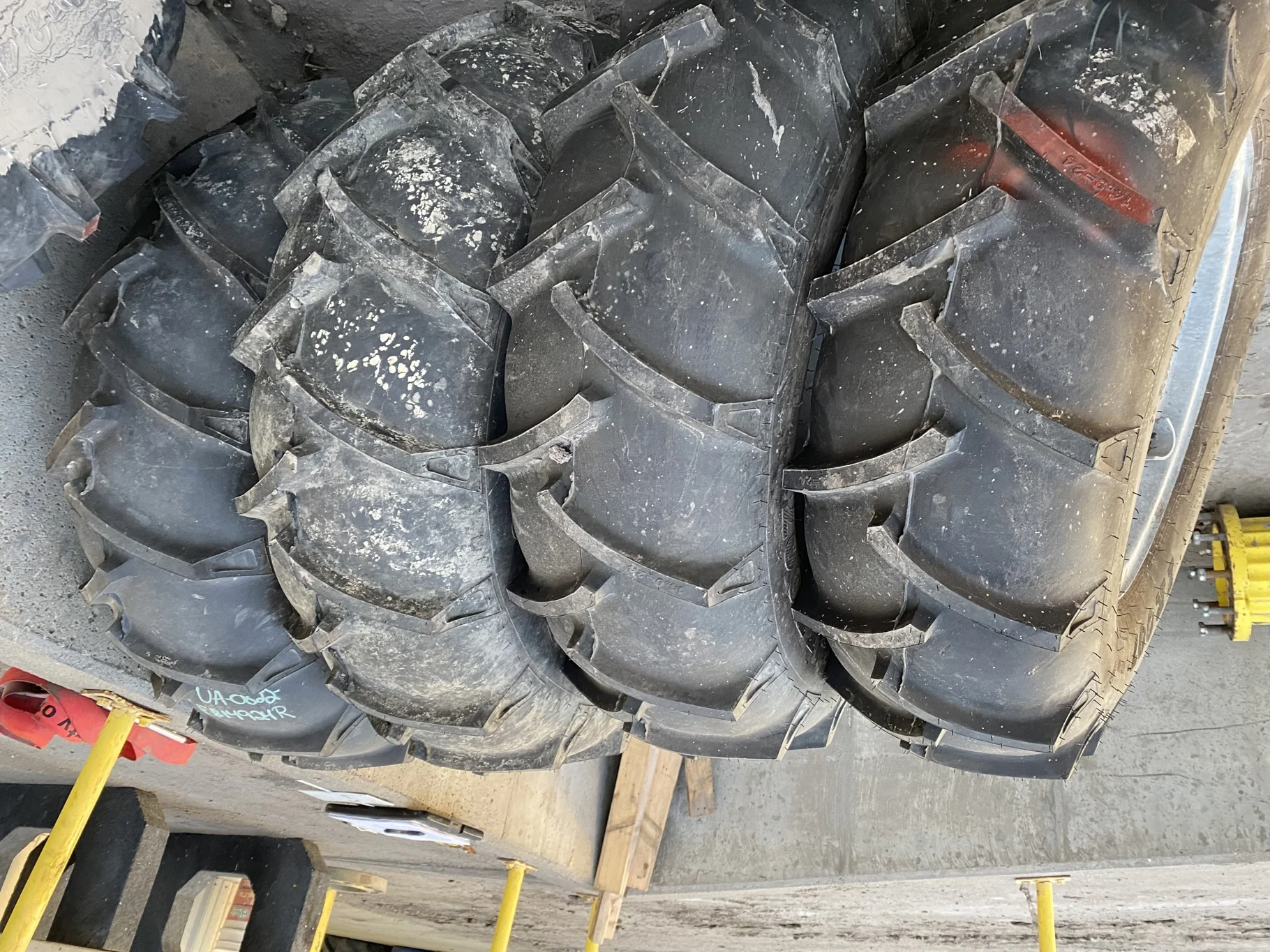 Used 90%14.9-24 R66 Farmboy IR007 Irrigation C(6Ply) TT mounted on 10 x 24 Galvanized 8 Bolt Wheel - image 2