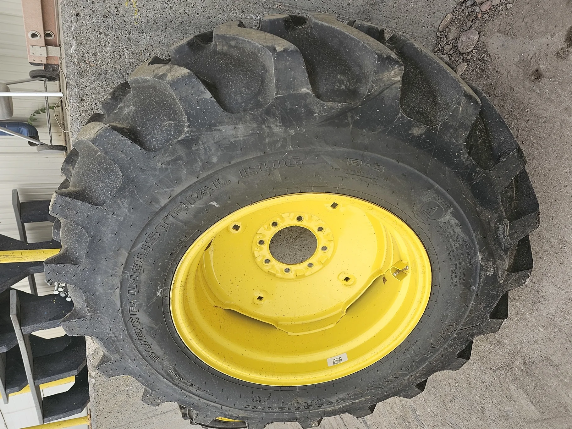 Used 95% 260/70-16.5 (10-16.5) Galaxy XD2010 R-4 (6Ply) TL on a 8.25 x 16.5 JD Yellow 6 Bolt I