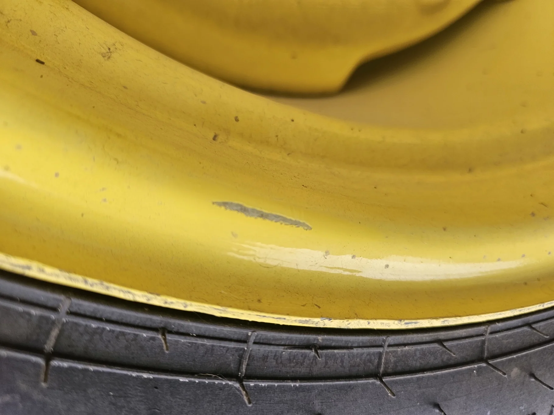 Used 95% 260/70-16.5 (10-16.5) Galaxy XD2010 R-4 (6Ply) TL on a 8.25 x 16.5 JD Yellow 6 Bolt I image 5