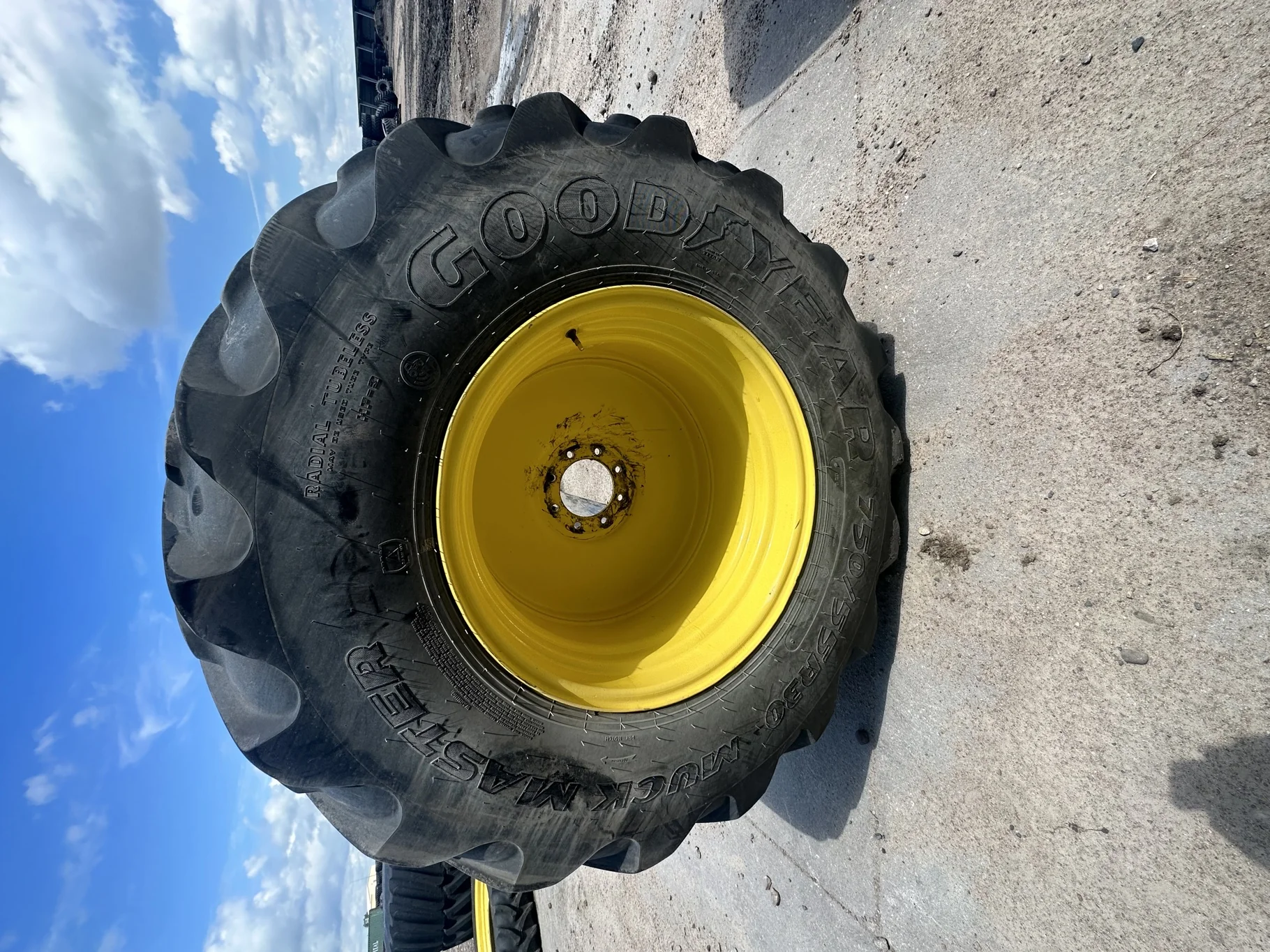 Used 85% LSW750/55R30 Goodyear Muck Master TL on a 25 x 30 JD Yellow 8 Bolt Wheel 8-8-6.0 image 2