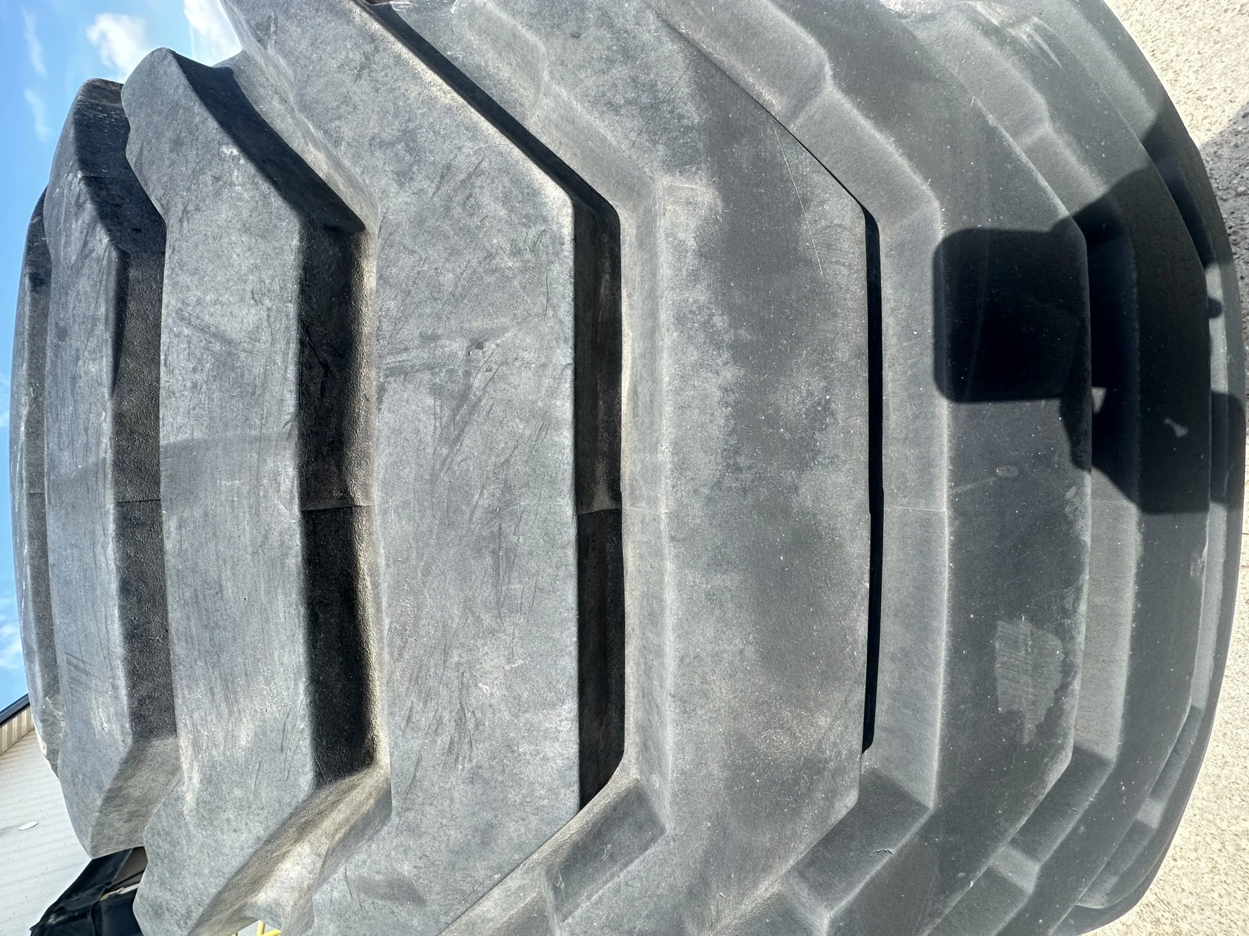 Used 85% LSW750/55R30 Goodyear Muck Master TL on a 25 x 30 JD Yellow 8 Bolt Wheel 8-8-6.0 image 4