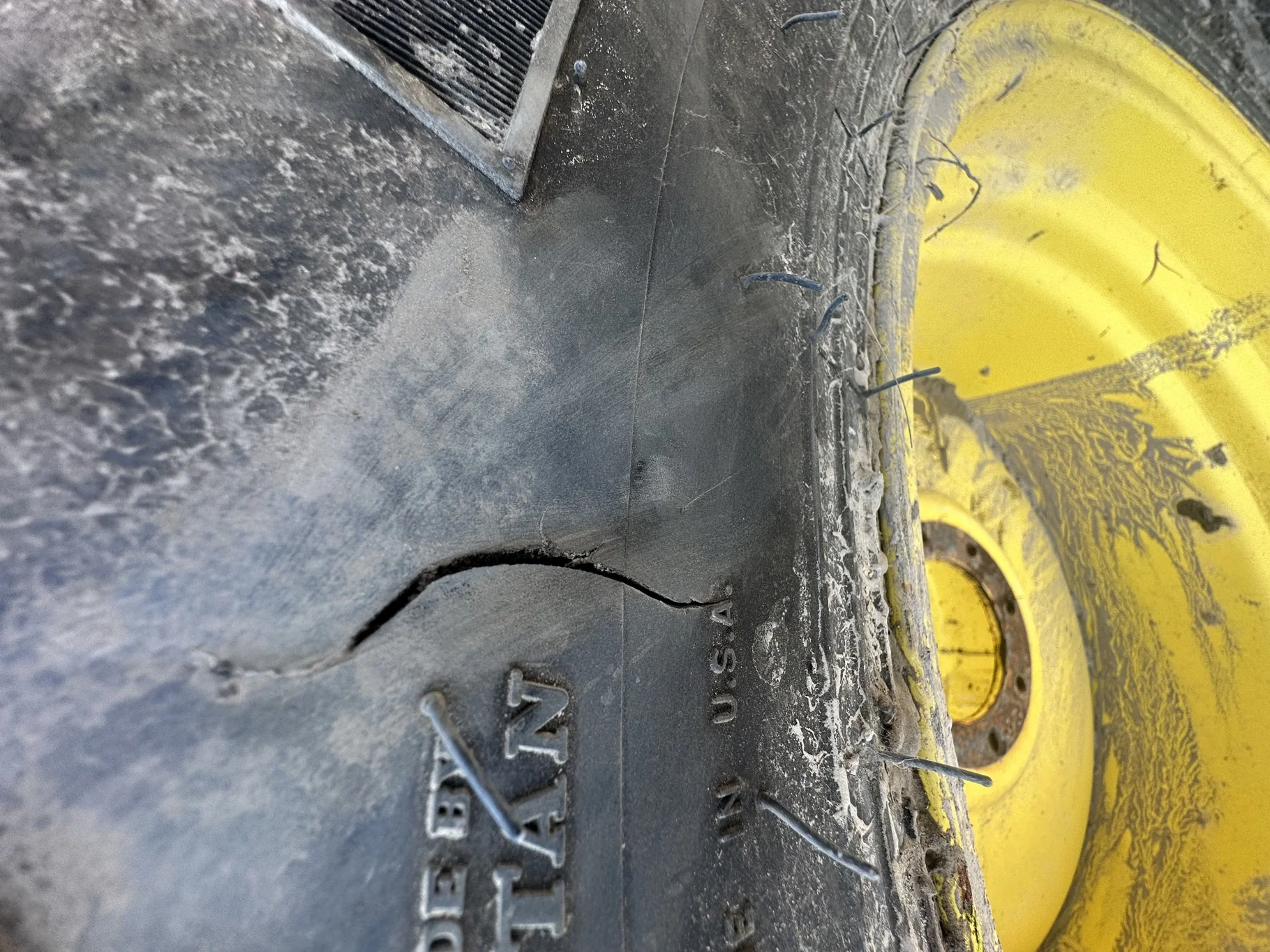 Used 85% LSW750/55R30 Goodyear Muck Master TL on a 25 x 30 JD Yellow 8 Bolt Wheel 8-8-6.0 image 6