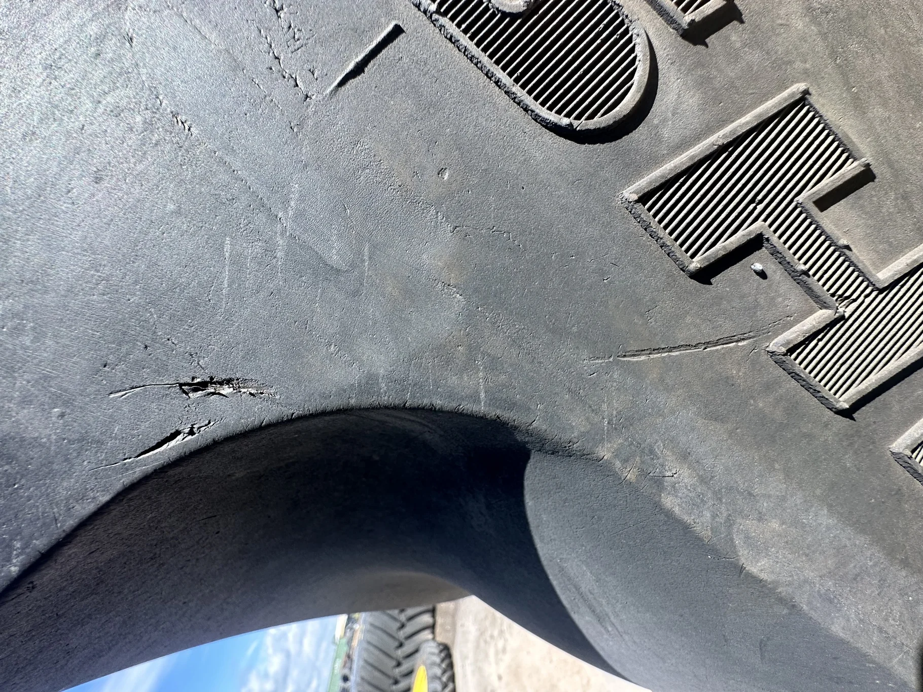 Used 90% LSW1250/35R46 Goodyear Custom Flo Grip R-2 (195B) TL on a 38 x 46 JD Yellow 10 Bolt C image 6