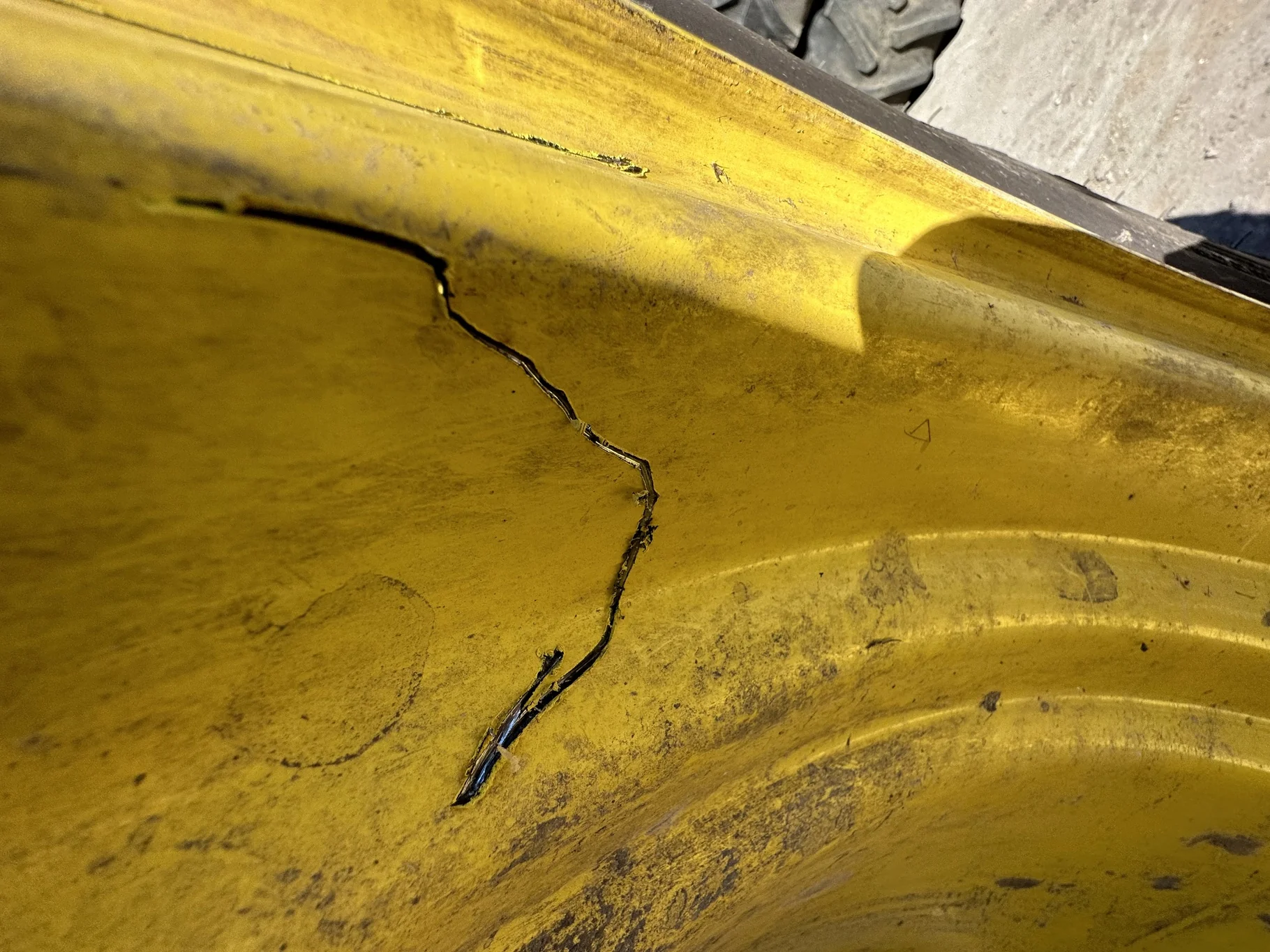 Used 85% VF800/70R38 Firestone Maxi Traction R-1W 179D TL on a 27 x 38 JD Yellow 20 Bolt (.906 image 9