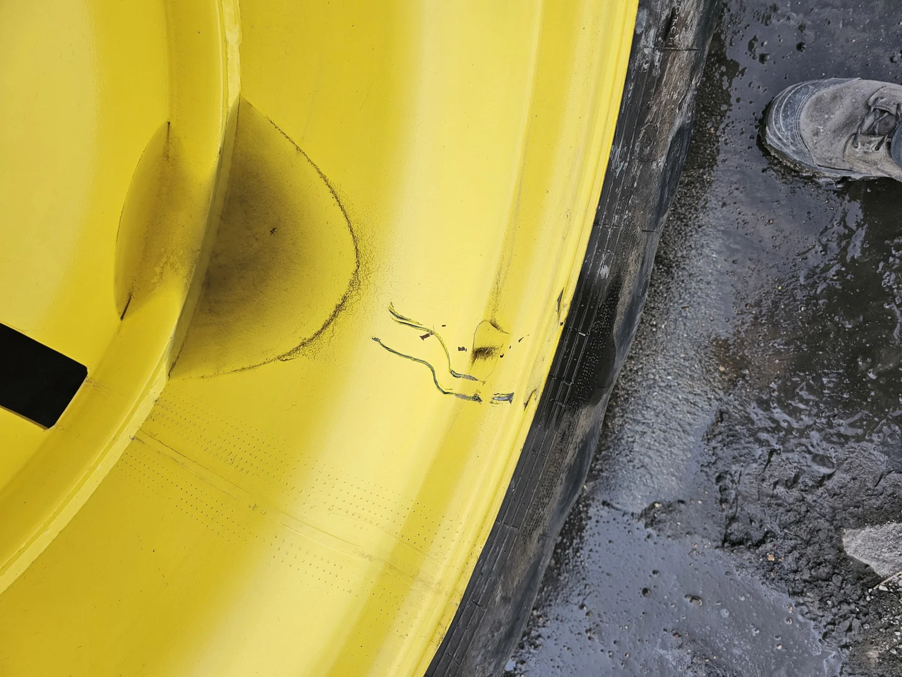 Used 75% 520/85R42 Goodyear Ultratorque 157A8 R-1W TL on a 18 x 42 JD Yellow 10 Bolt Outside D image 7