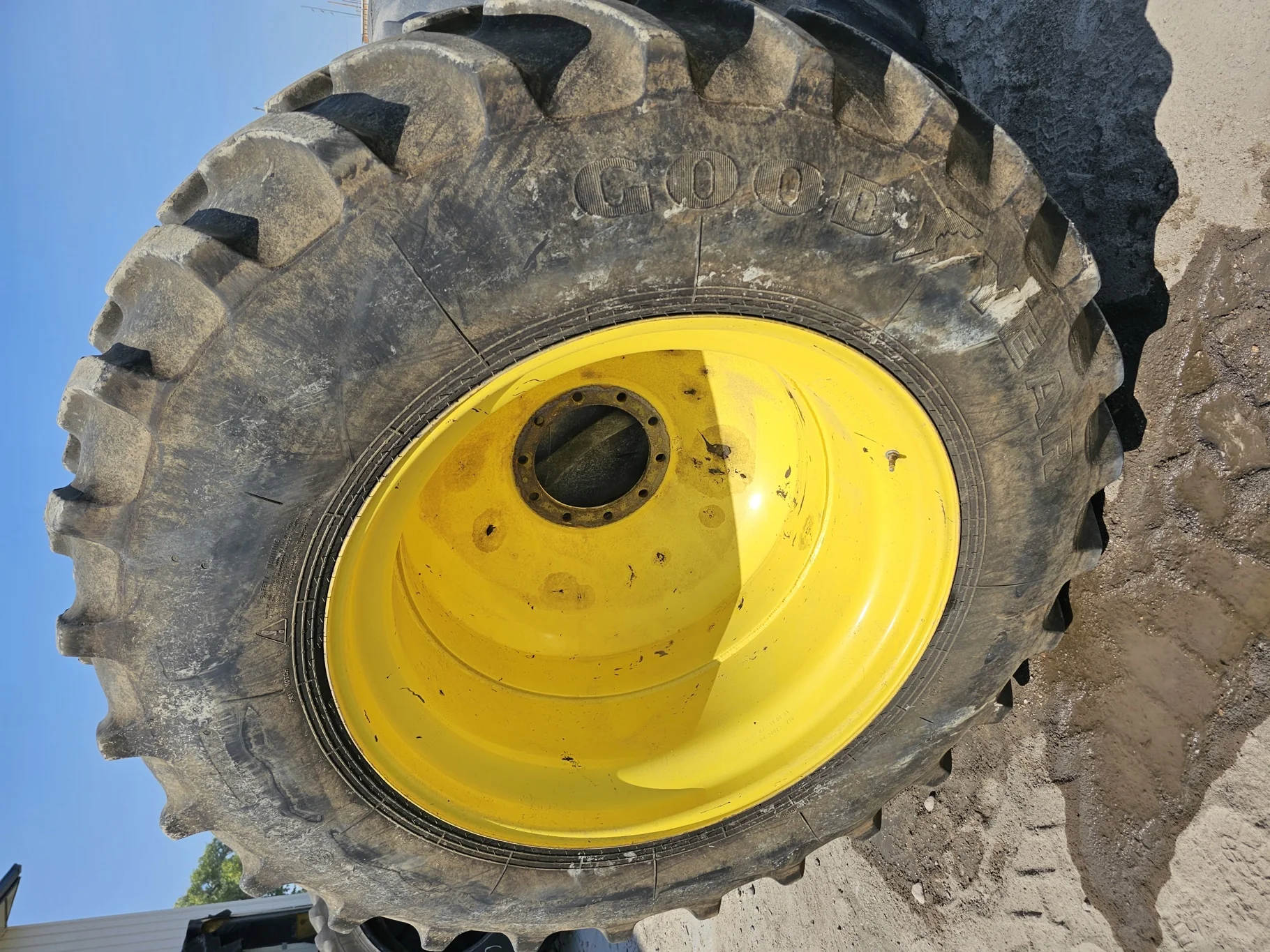 Used 80% 520/85R42 Goodyear Ultratorque 157D R-1W TL on a 18 x 42 JD Yellow10 Bolt (.906) Insi