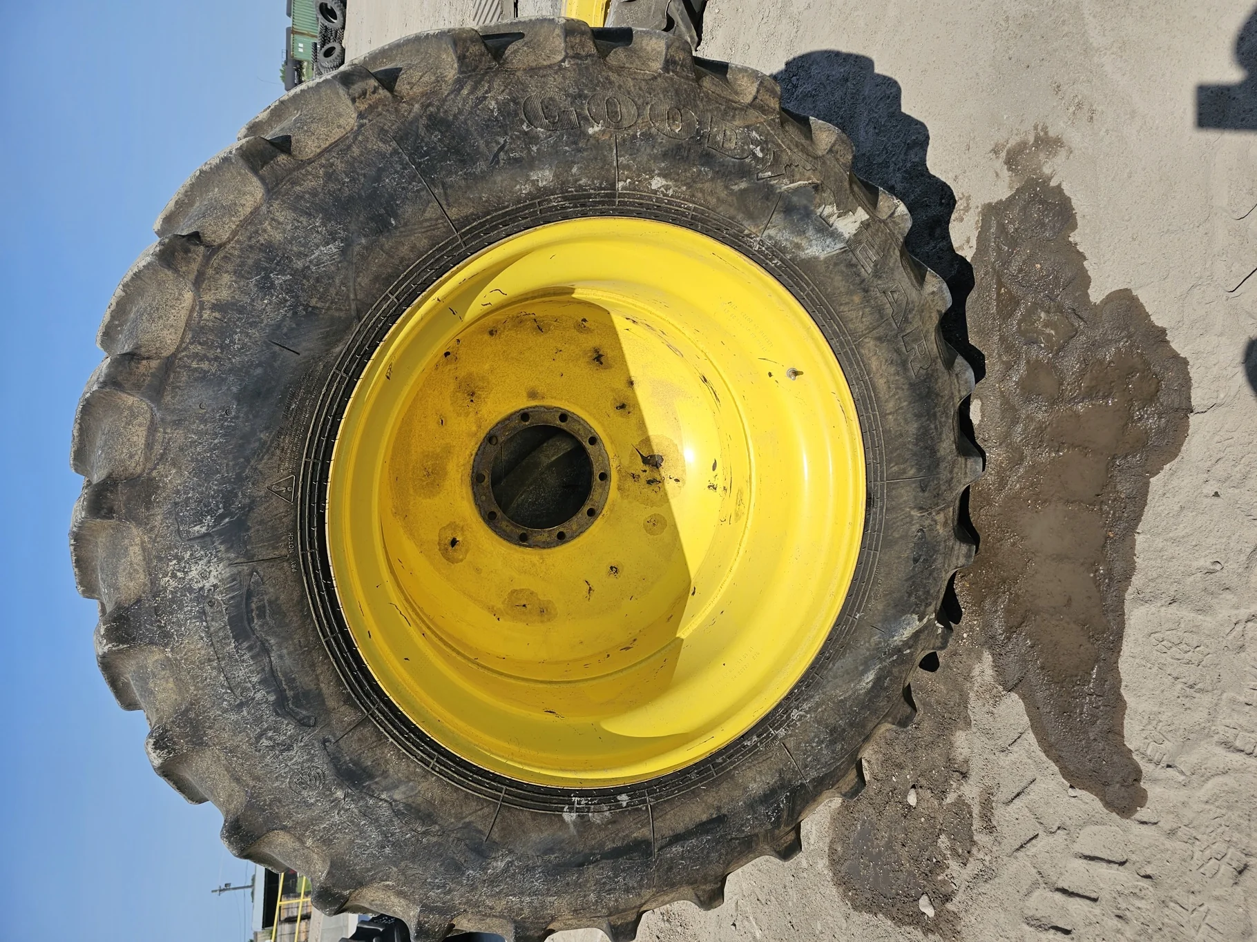 Used 80% 520/85R42 Goodyear Ultratorque 157D R-1W TL on a 18 x 42 JD Yellow10 Bolt (.906) Insi image 2