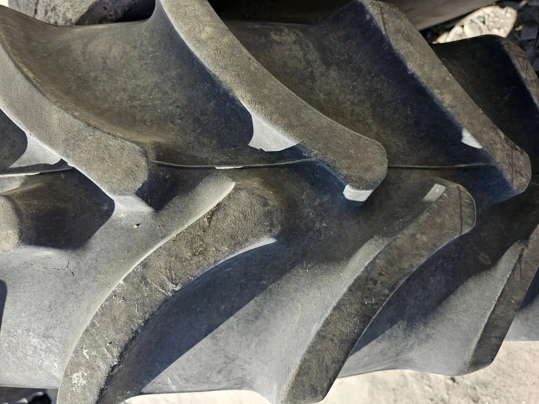 Used 79% 420/85R34 Firestone Radial All Traction DT R-1W 147B TL on a 15 x 34 JD Yellow Waffle image 3