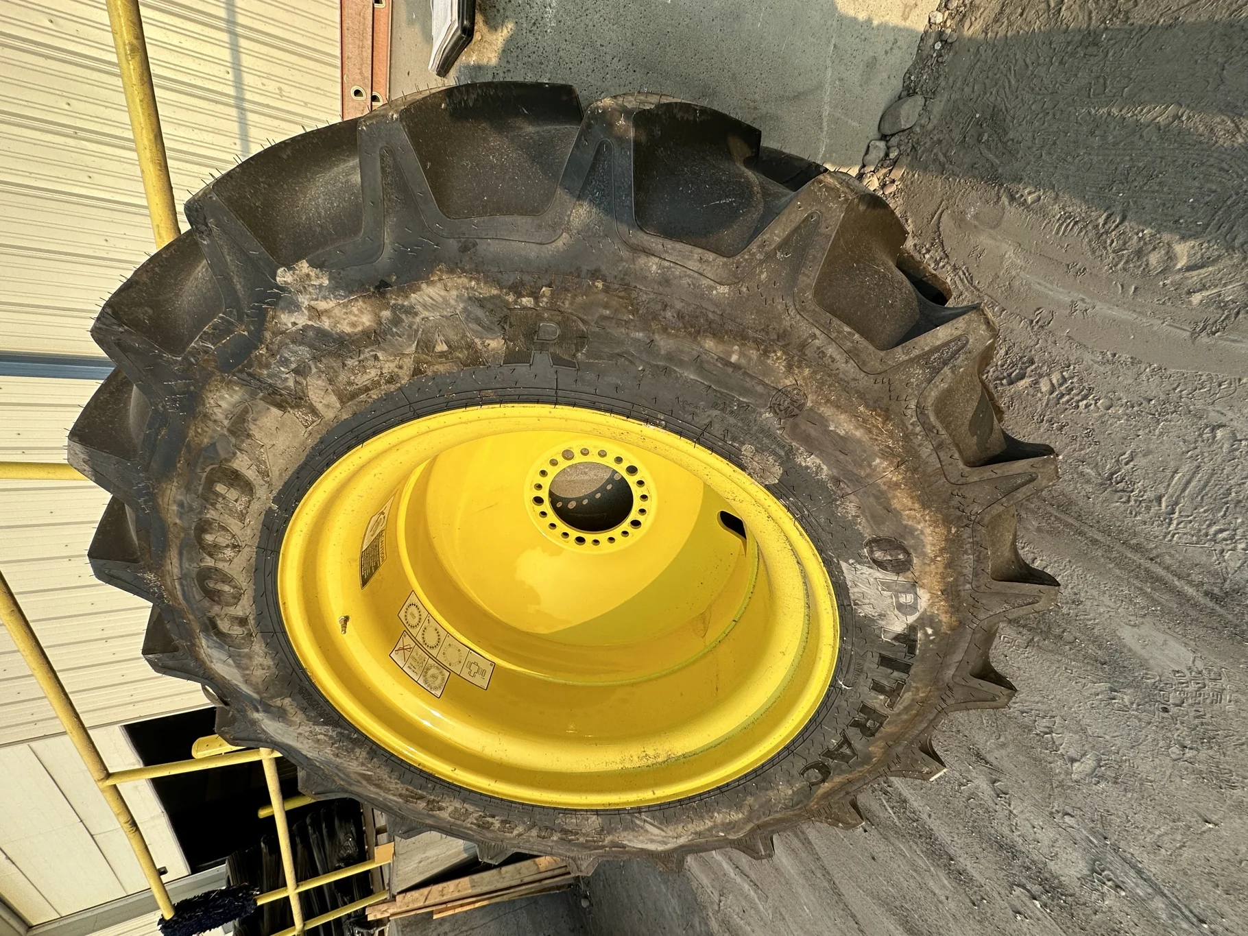 TAKE-OFF 520/85R42 GY OPTITRAC 157D R-1W TL on 18 X 42 20-13.187-10.50 24.5"FS JD YELLOW WHEEL