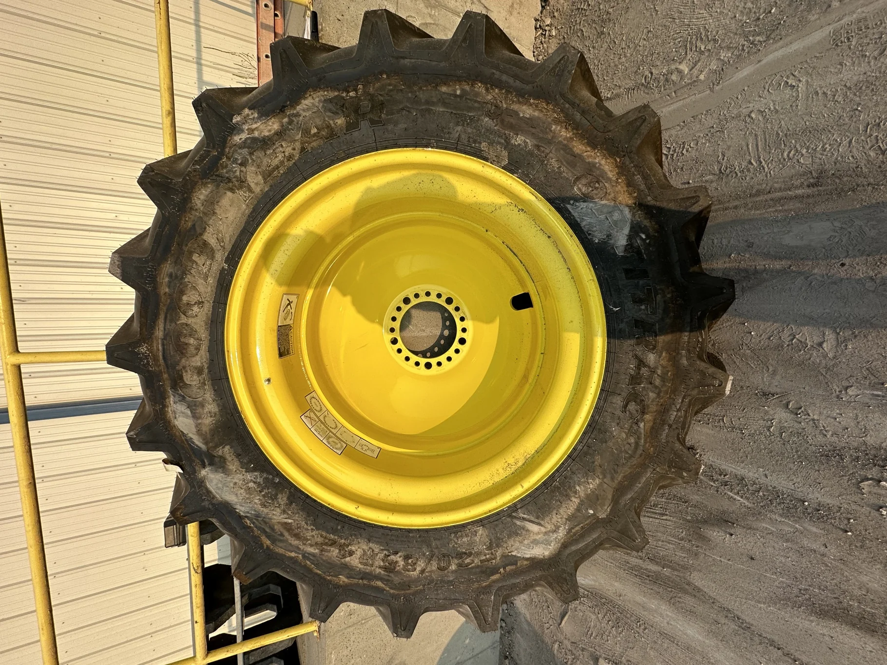 TAKE-OFF 520/85R42 GY OPTITRAC 157D R-1W TL on 18 X 42 20-13.187-10.50 24.5"FS JD YELLOW WHEEL image 2