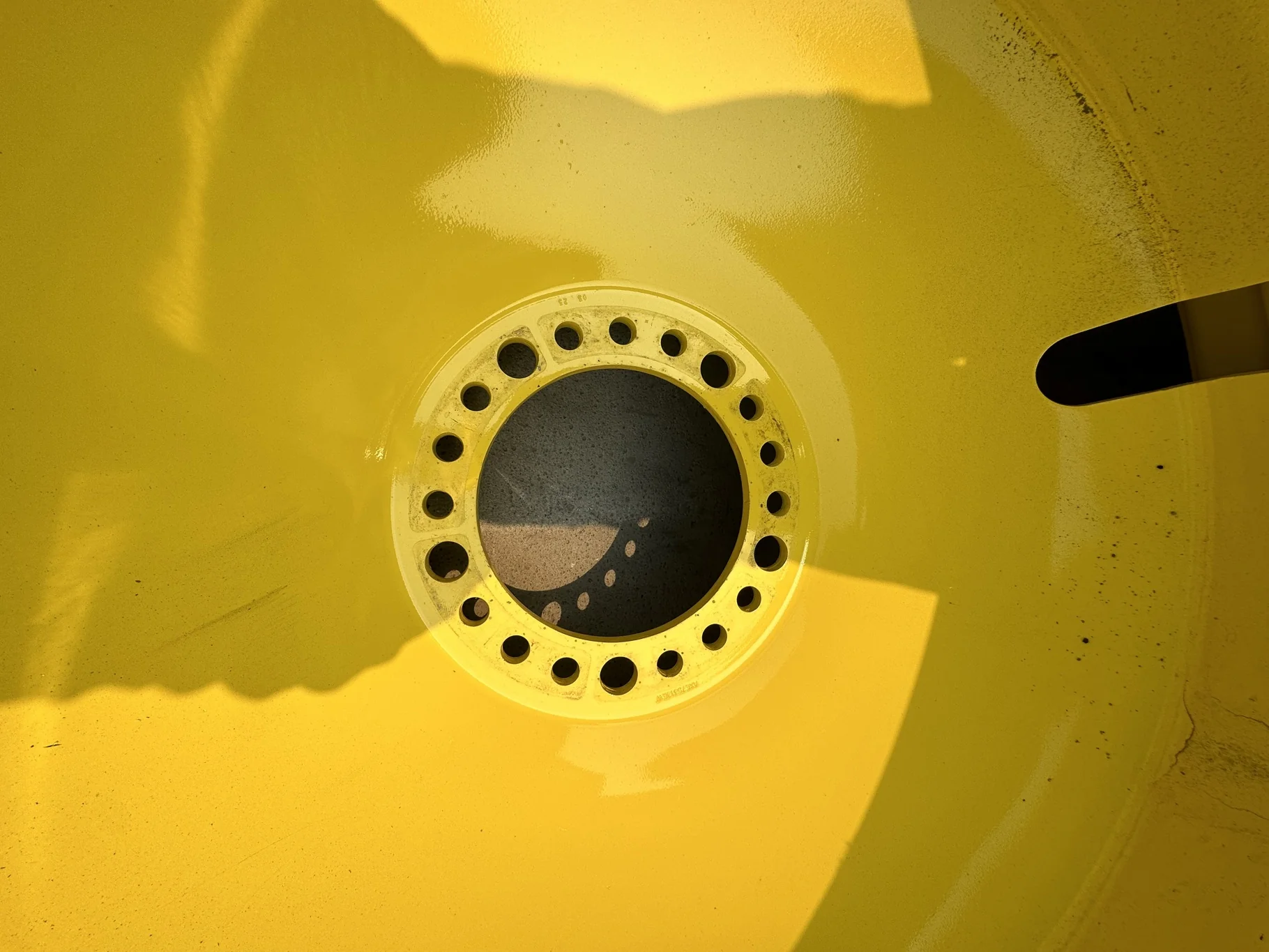 TAKE-OFF 520/85R42 GY OPTITRAC 157D R-1W TL on 18 X 42 20-13.187-10.50 24.5"FS JD YELLOW WHEEL image 3