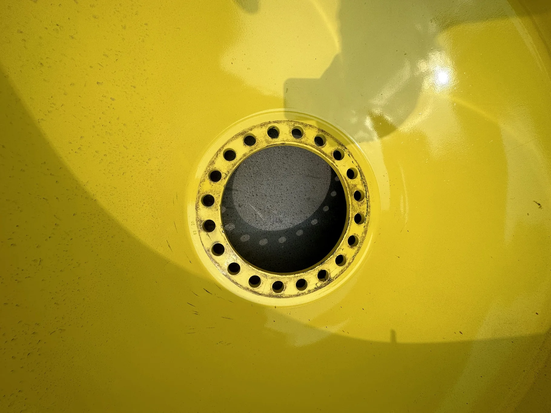 TAKE-OFF 520/85R42 GY OPTITRAC 157D R-1W TL on 18 X 42 20-13.187-11.08 24.5"FS JD YELLOW WHEEL image 3