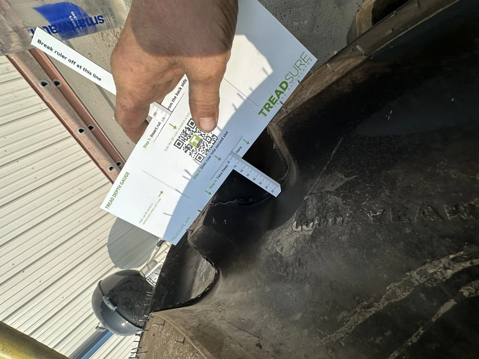 TAKE-OFF 520/85R42 GY OPTITRAC 157D R-1W TL on 18 X 42 20-13.187-11.08 24.5"FS JD YELLOW WHEEL image 7