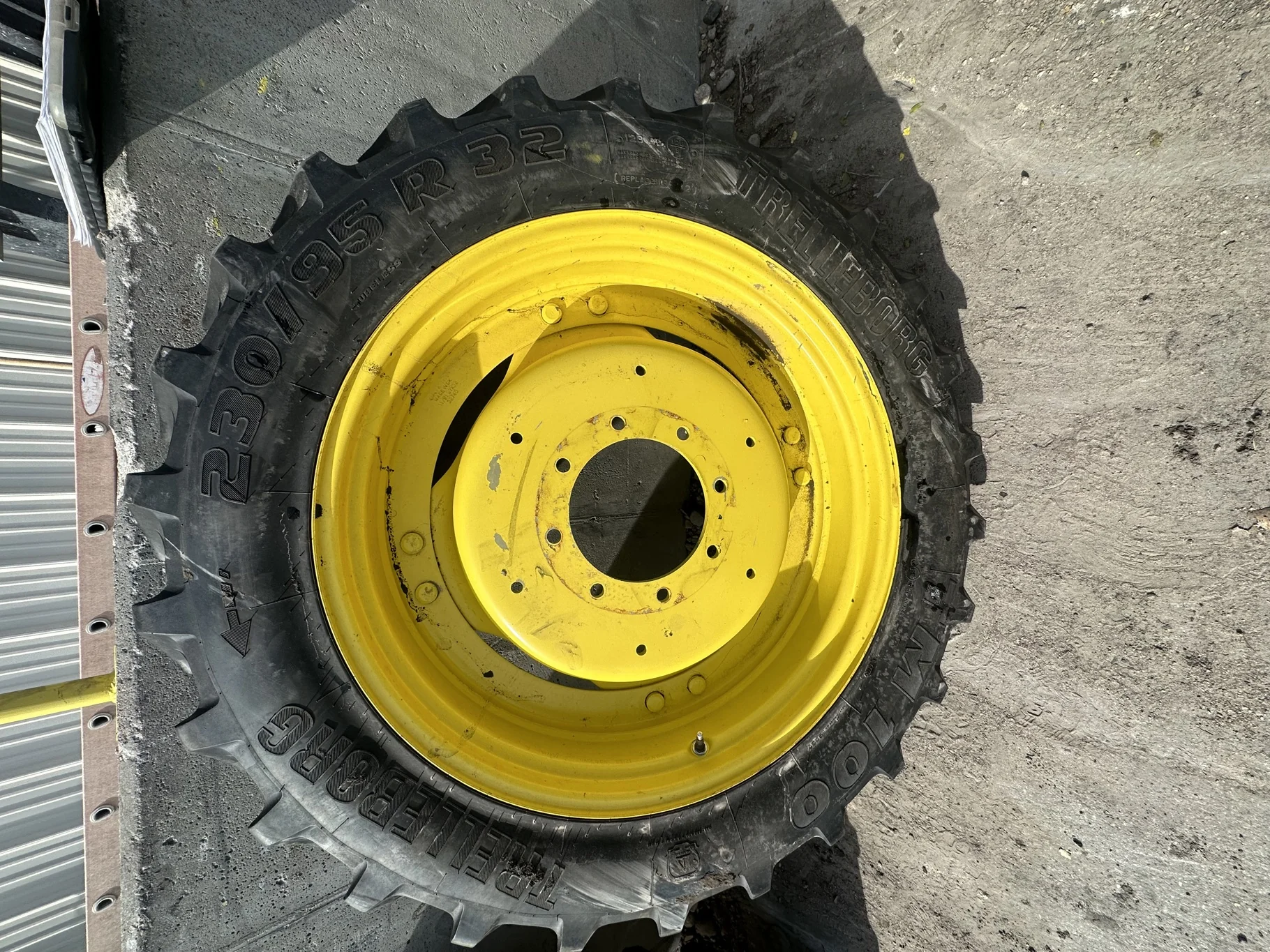 Used 80% 230/95R32 Trelleborg TM100 R-1 128A8 TL on a 7 x 32 JD Yellow 8 Bolt 2 Bolt Waffle R image 2