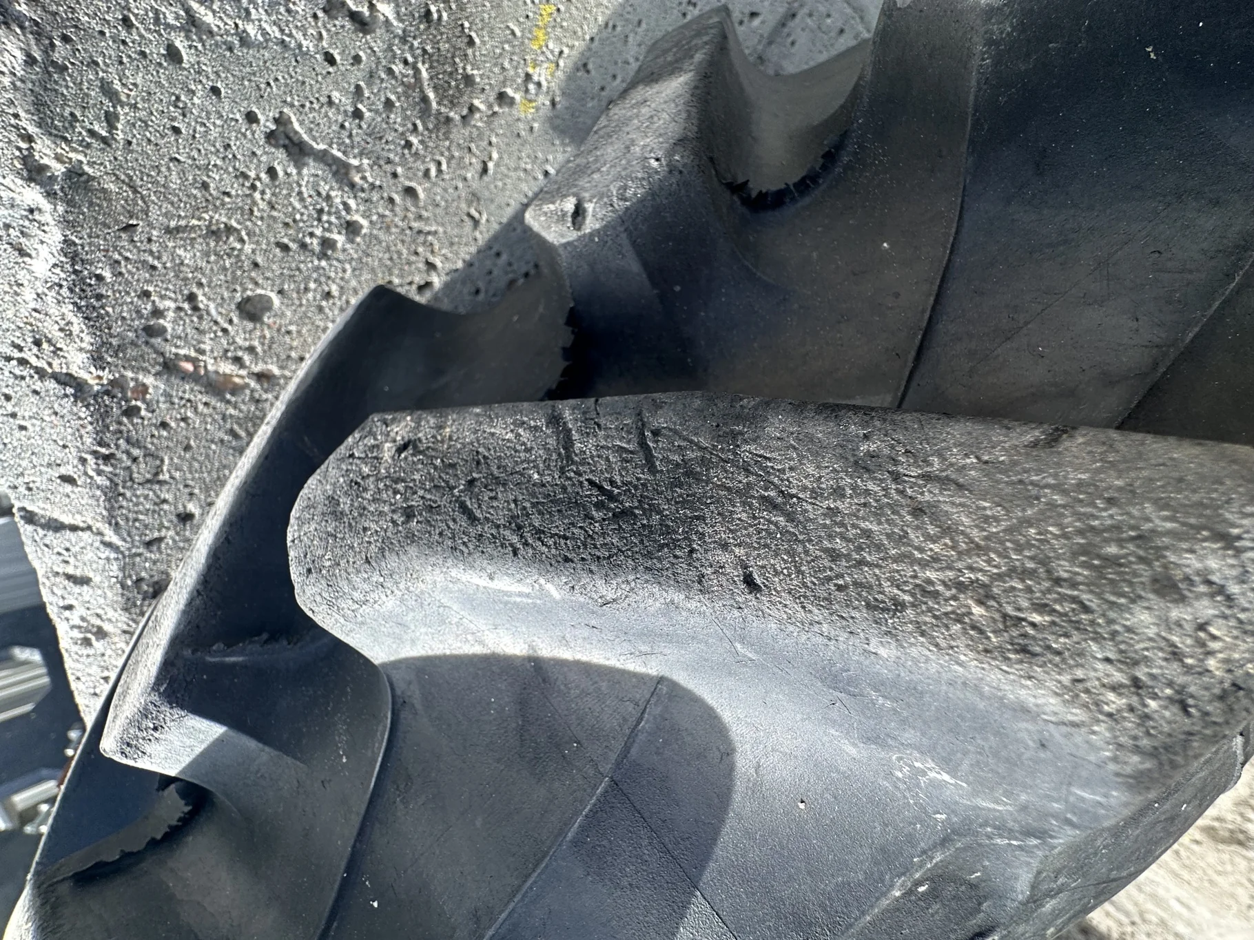 Used 80% 230/95R32 Trelleborg TM100 R-1 128A8 TL on a 7 x 32 JD Yellow 8 Bolt 2 Bolt Waffle R image 7