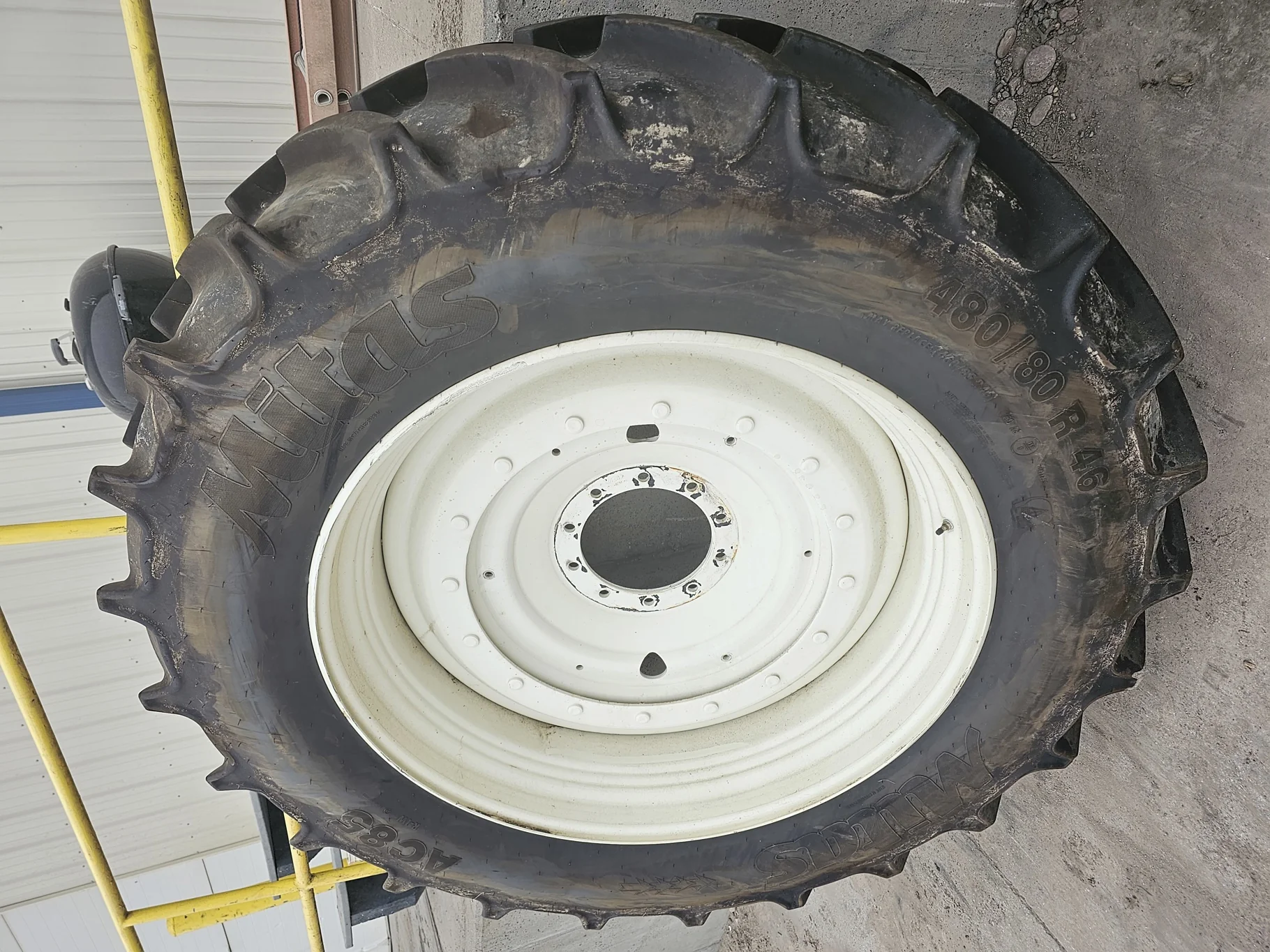 Used 90% 480/80R46 (18.4R46) Mitas AC85 158A8/158B TL on a 16 x 46 NH White 10 Bolt Stub Disc W/ 10