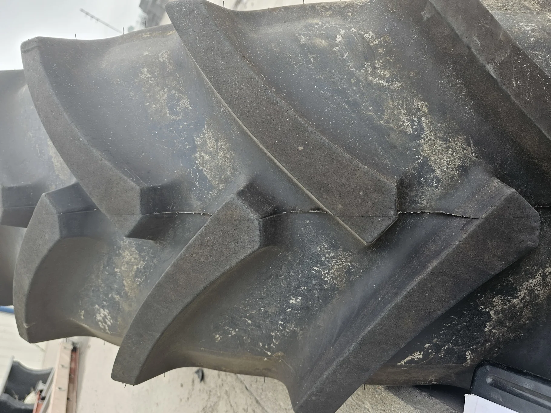 Used 90% 480/80R46 (18.4R46) Mitas AC85 158A8/158B TL on a 16 x 46 NH White 10 Bolt Stub Disc W/ 10 image 3