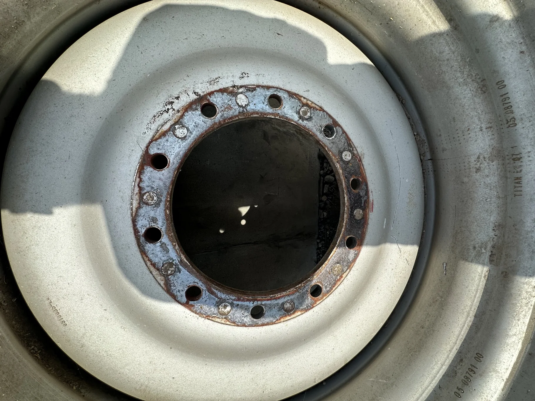 Used 70% 24.5-32 Firestone Super All Traction 23 R-1 F(12Ply) TL on 21 x 32 Case IH Silver 10 Bolt image 3