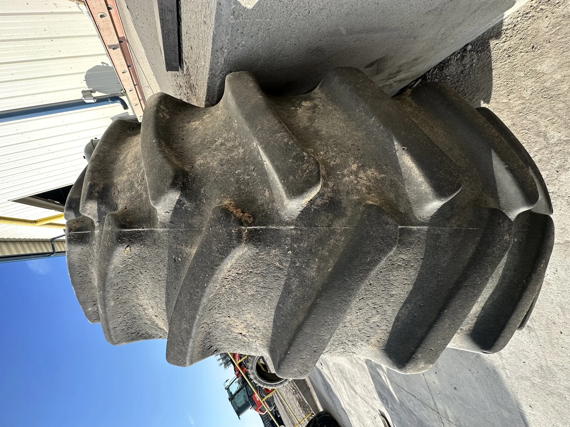 Used 70% 24.5-32 Firestone Super All Traction 23 R-1 F(12Ply) TL on 21 x 32 Case IH Silver 10 Bolt image 4