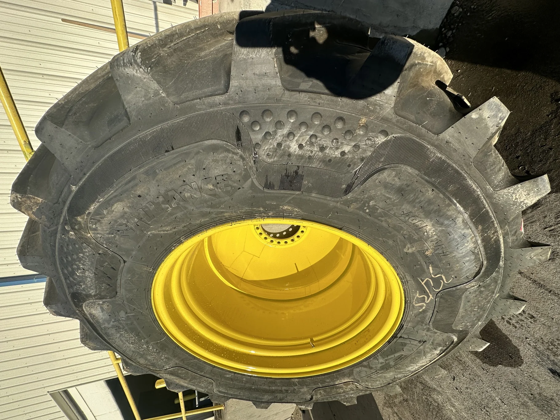 Take Off 650/85R38 Alliance Agristar 2 R-1W 173D TL on a 23 X 38 JD Yellow 20 Bolt (.938) Insi