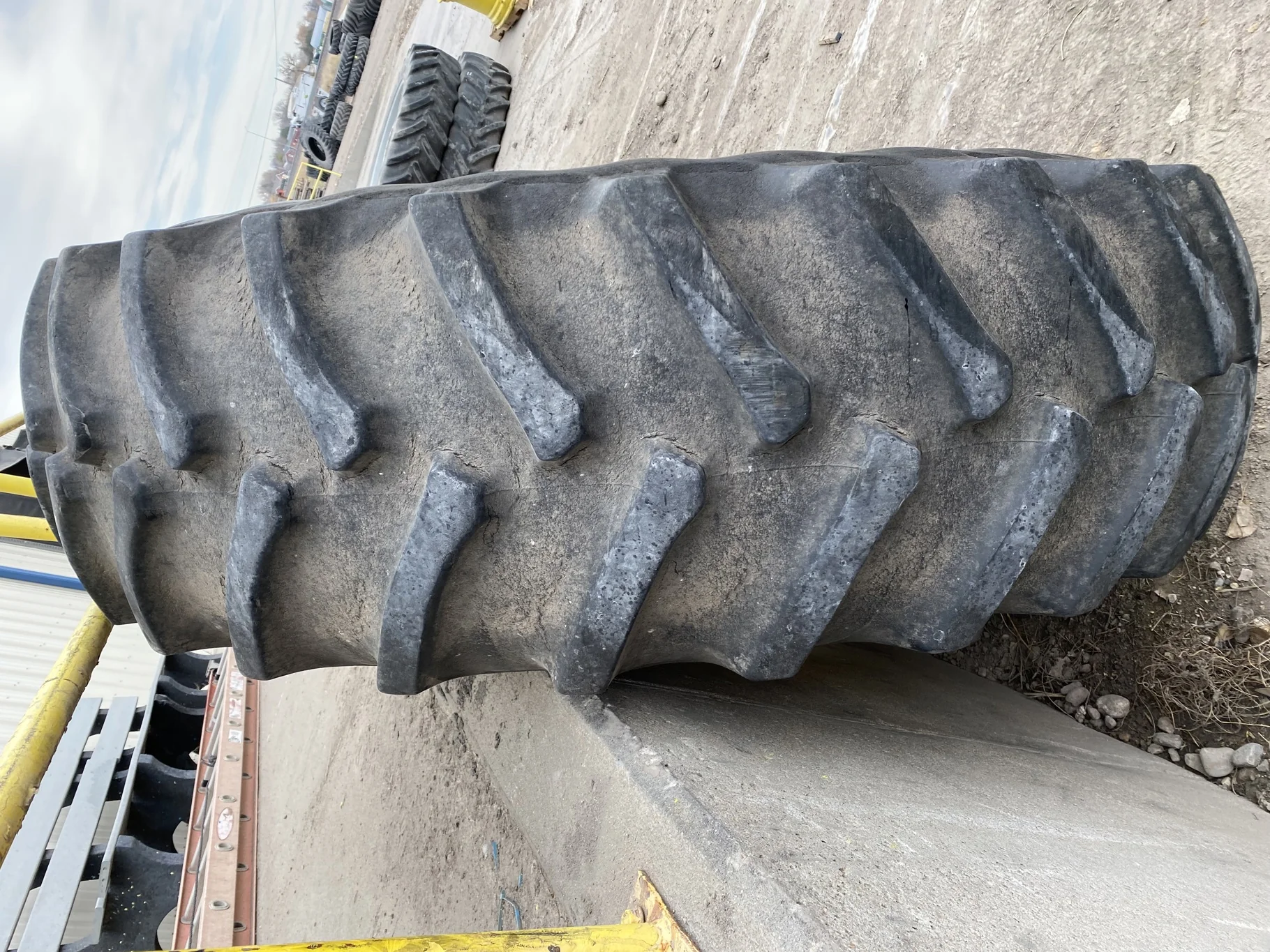 Used 75% 520/85R42 Firestone Radial All Traction 23 R-1W 157B TL on 18 x 42 JD Yellow 10 Bolt Dolly image 3