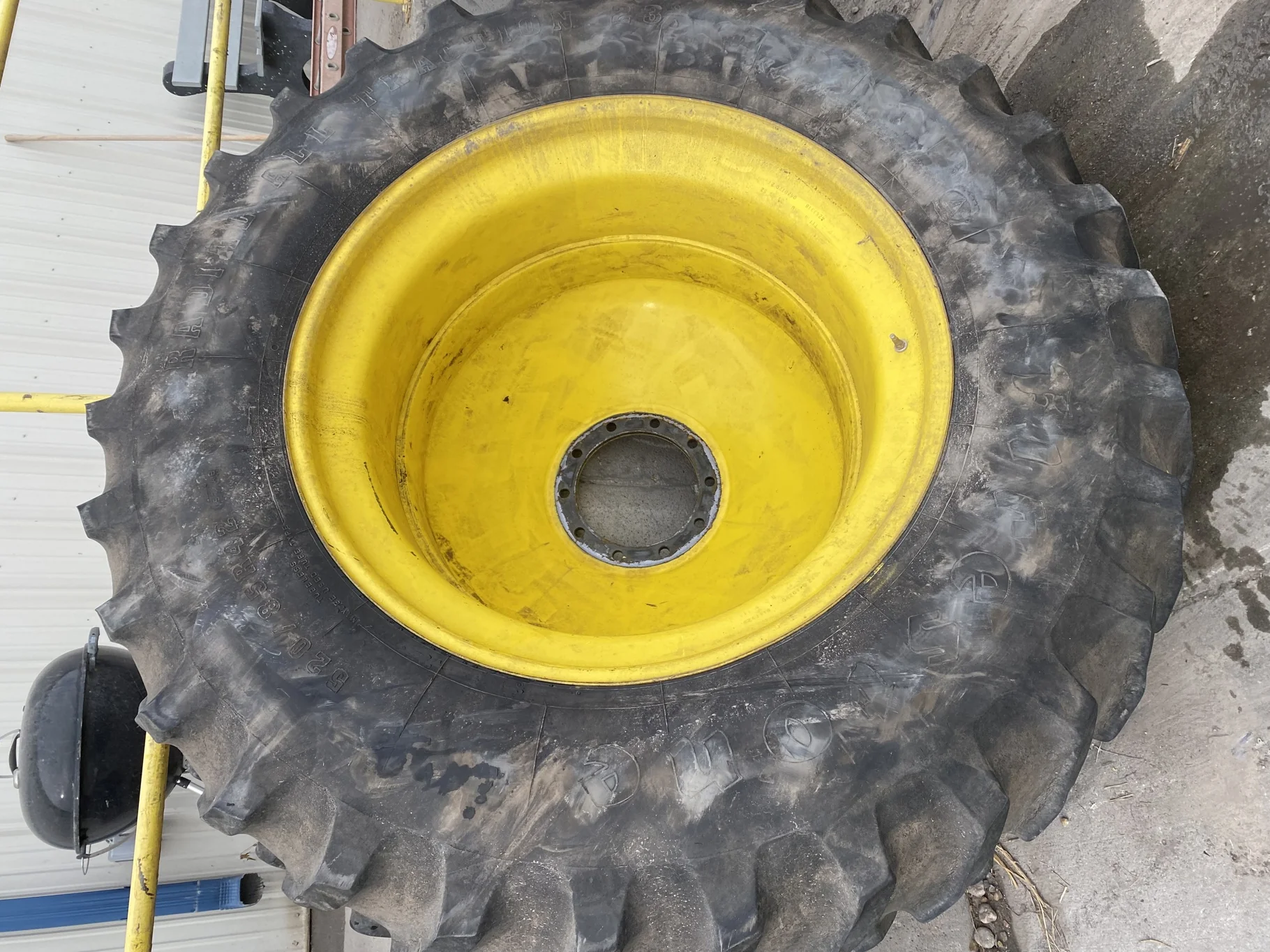 Used 75% 520/85R42 Firestone Radial All Traction R-1W 157B TL on 18 x 42 JD Yellow 10 Bolt Dolly image 2