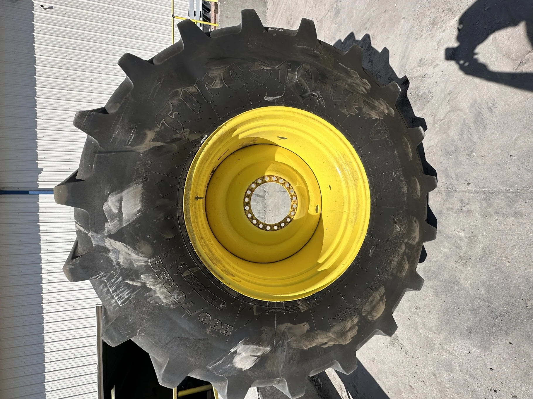 Used 85% 800/70R38 Firestone Maxi Traction R-1W 173D TL on a 27 x 38 JD Yellow 20 Bolt (.906) image 2