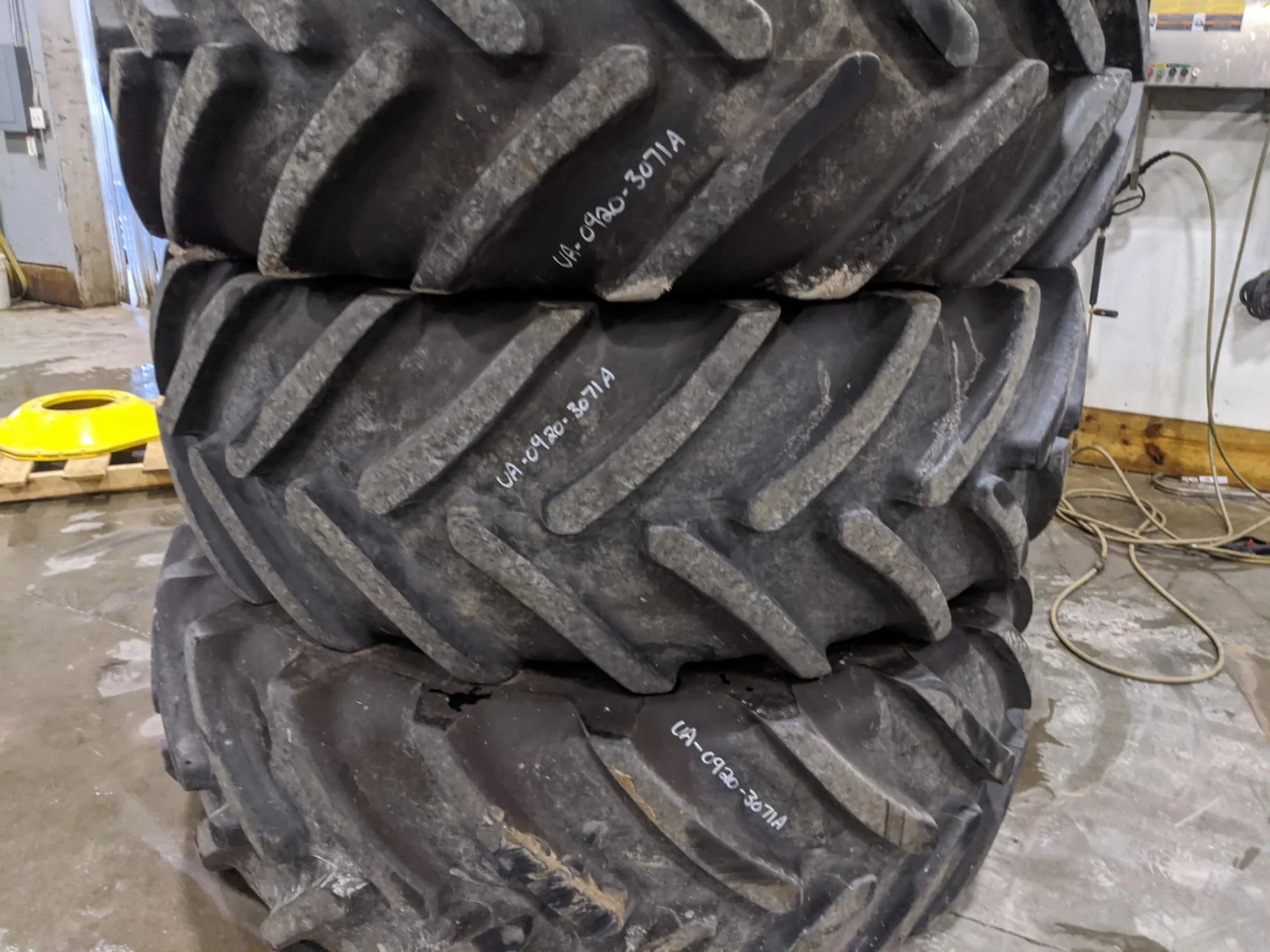 Used 90% 650/65R42 Michelin MachXBib (173A8/B) TL on a 18 x 42 JD Yellow 10 Bolt Inside Dolly image 5