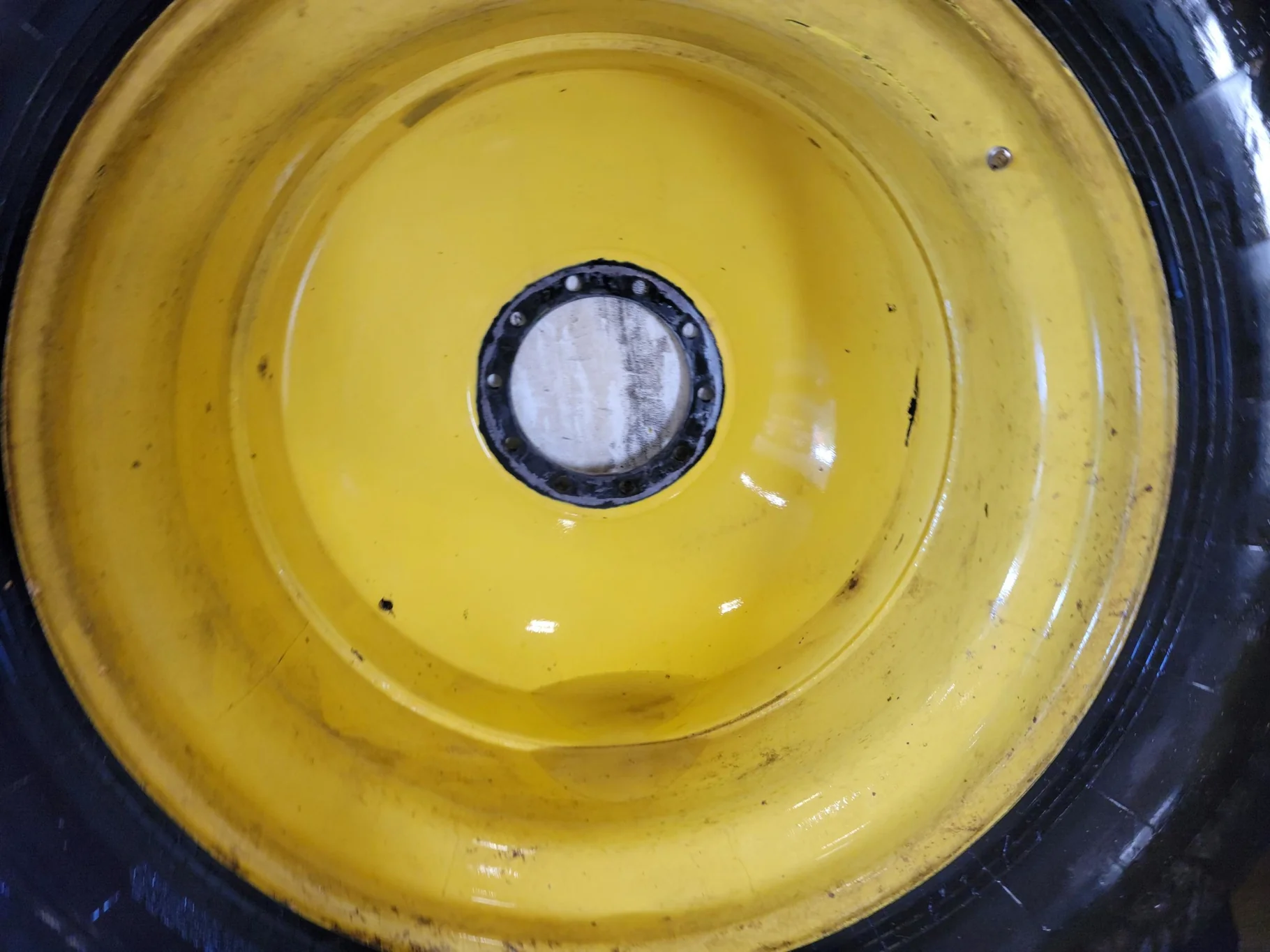 Used 70% 520/85R42 Goodyear Ultratorque Radial DT712 (157A8) R-1 TL on a 18 x 42 JD Yellow 10 image 2