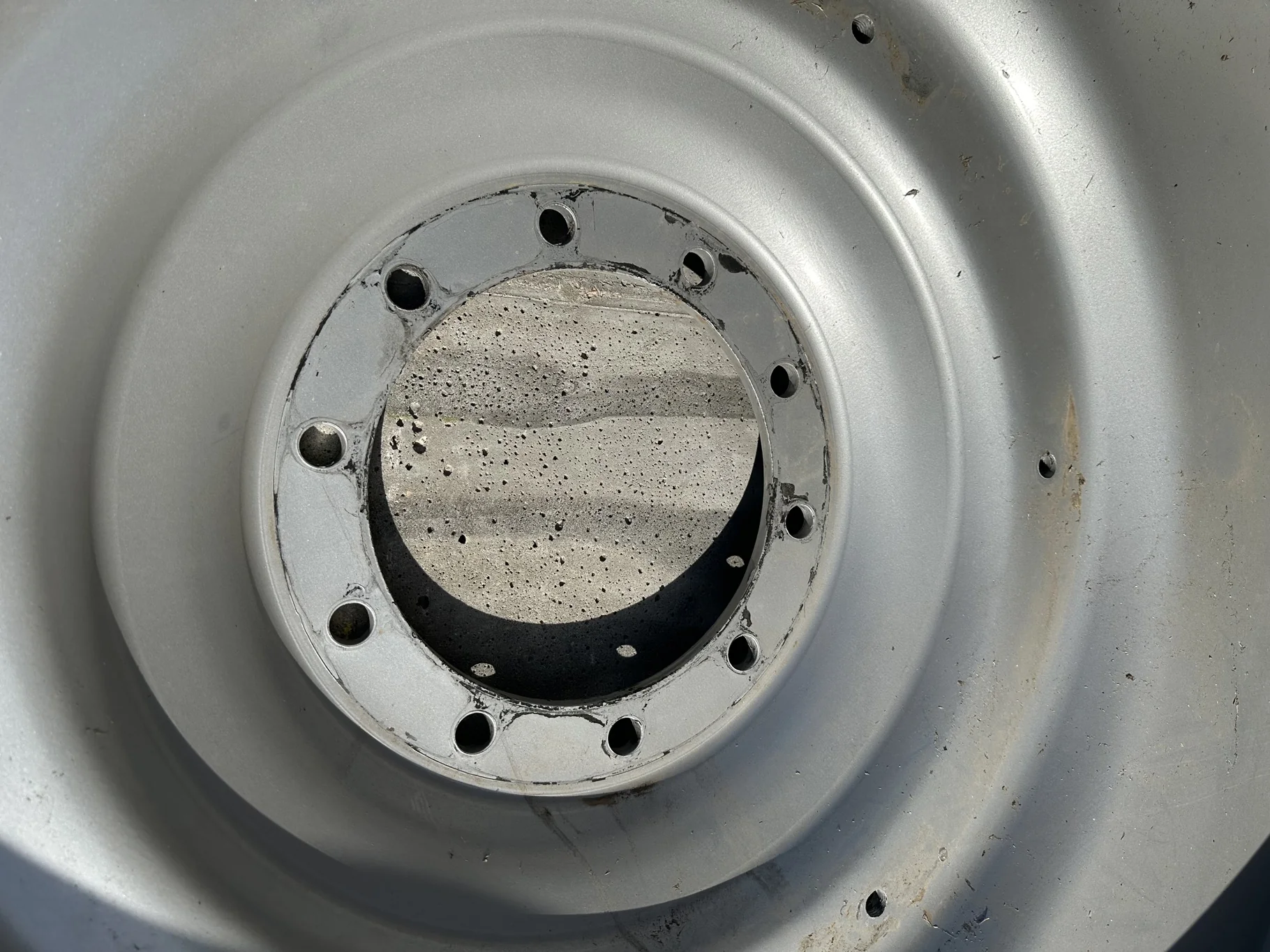 Used 95% 380/90R54 Firestone Radial 9000 R-1W (152B) TL on a 12 x 54 Case Silver 10 Bolt Dual Wheel image 3