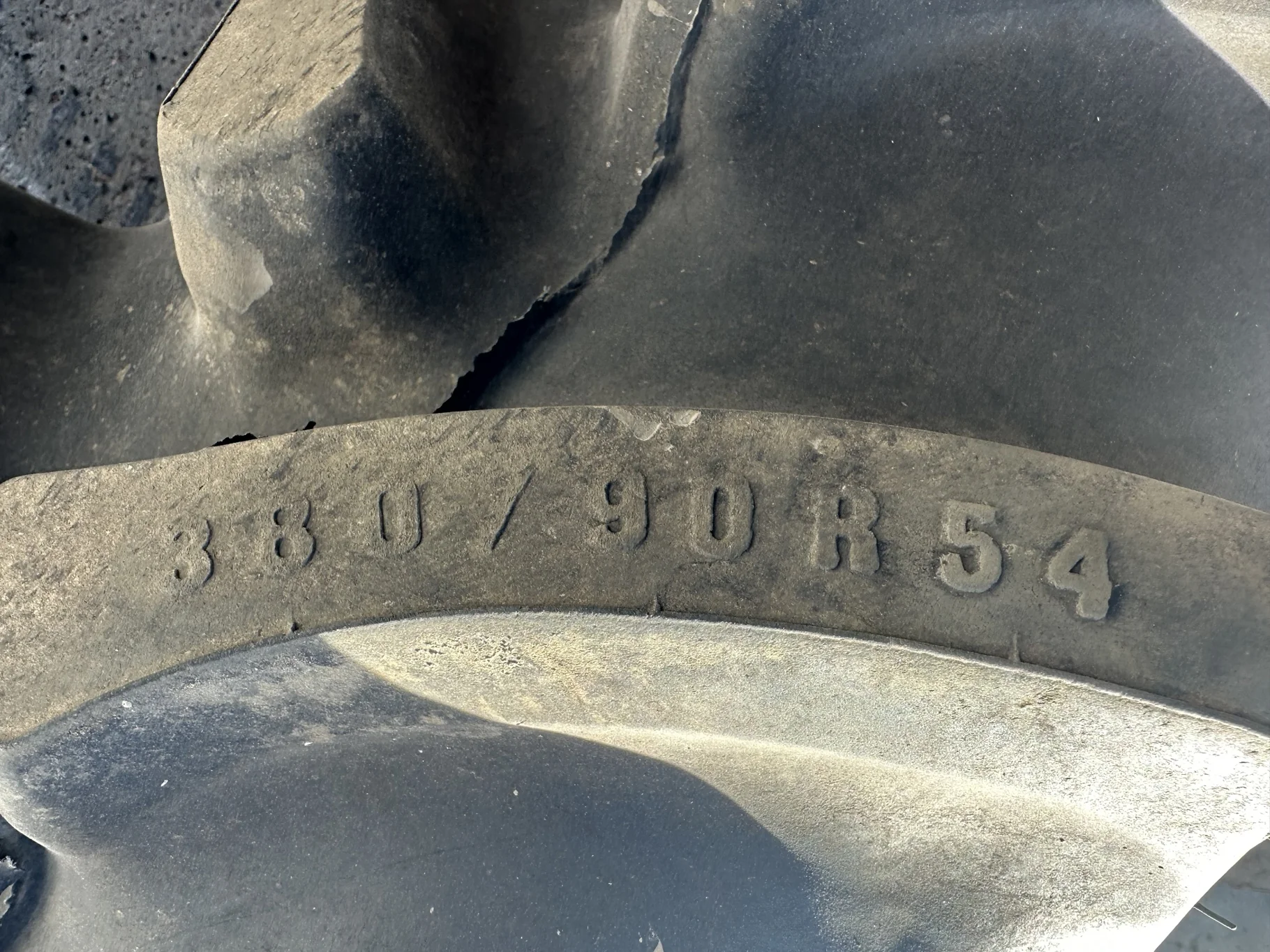 Used 95% 380/90R54 Firestone Radial 9000 R-1W (152B) TL on a 12 x 54 Case Silver 10 Bolt Dual Wheel image 5