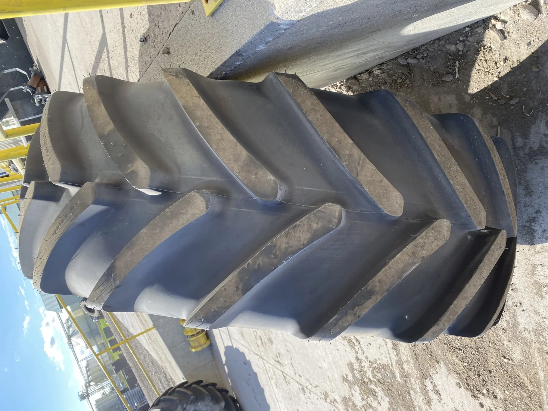 Take Off 650/65R38 Michelin MultiBib R-1W 157D TL on a 20 X 38 John Deere Yellow 12 Bolt (.937) Spra image 3