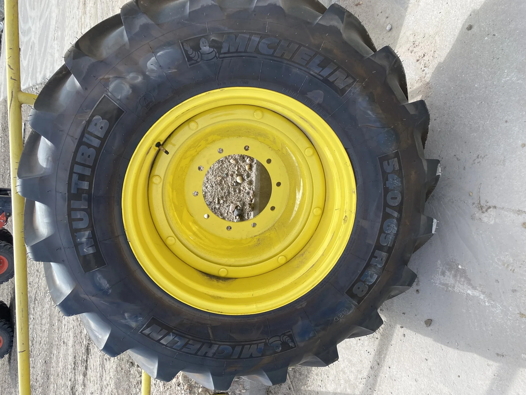 Take-Off 540/65R28 142D Michelin MultiBib R-1W TL On 18 x 28 10B Moveero Waffle Wheel JD Ag Yellow image 2