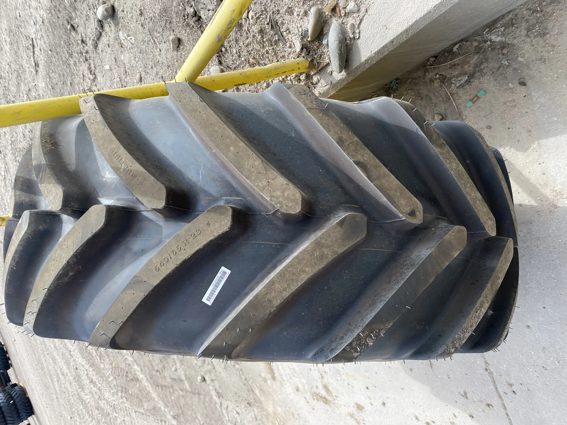 Take-Off 540/65R28 142D Michelin MultiBib R-1W TL On 18 x 28 10B Moveero Waffle Wheel JD Ag Yellow image 3
