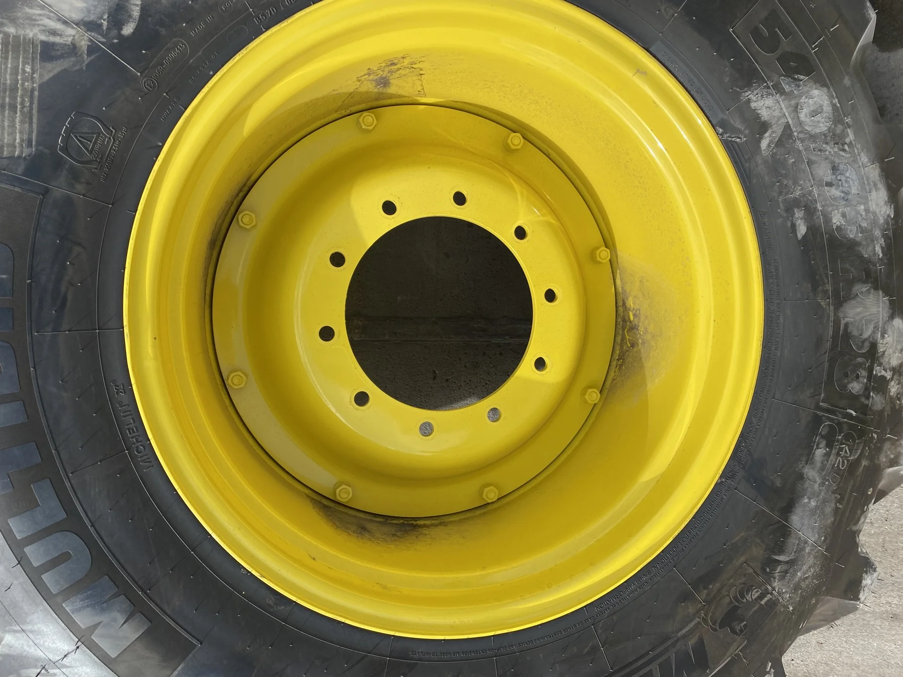 Take-Off 540/65R28 142D Michelin MultiBib R-1W TL On 18 x 28 10B Moveero Waffle Wheel JD Ag Yellow image 4